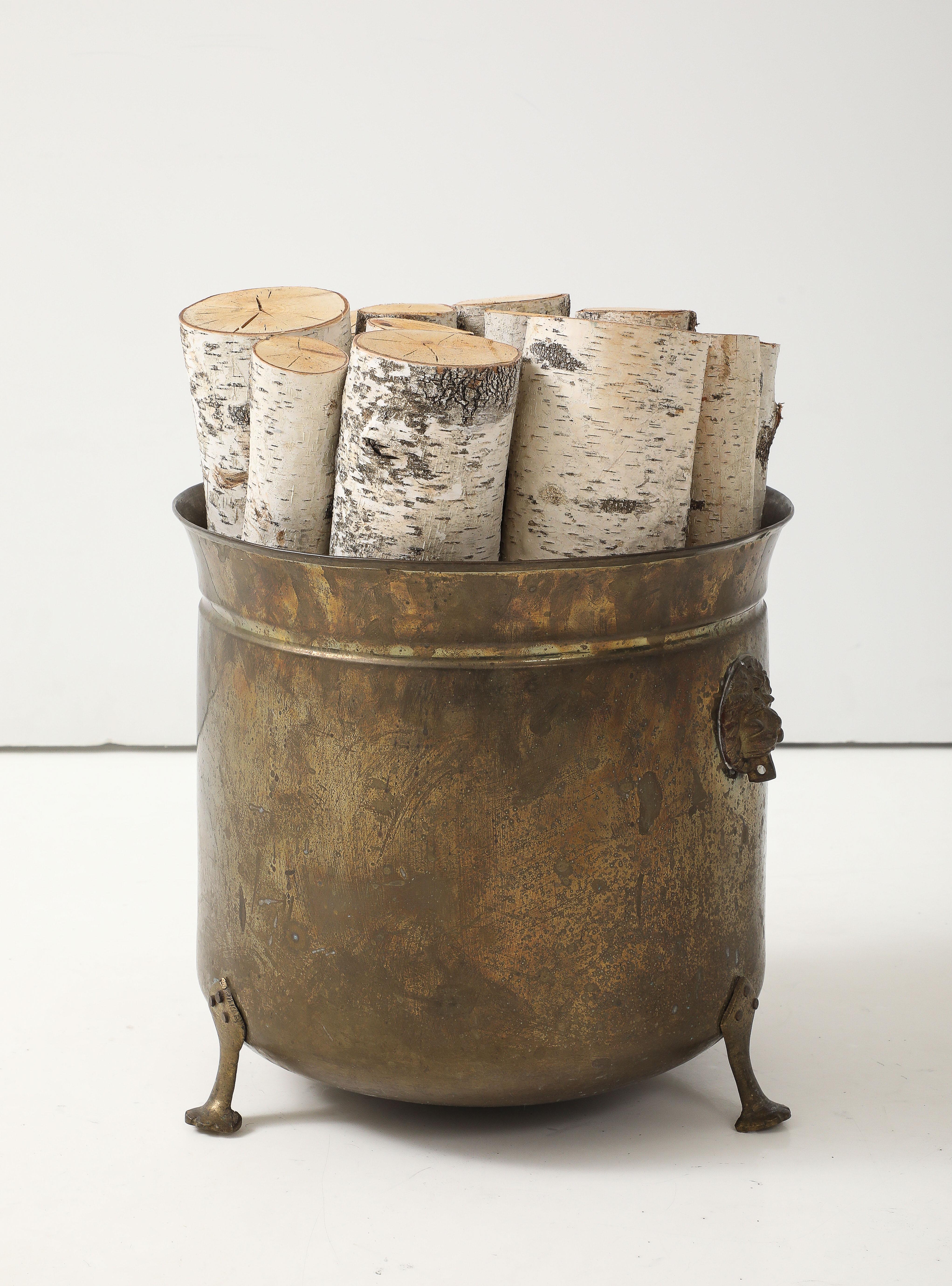 English Coal Scuttle, Log Holder In Good Condition For Sale In New York, NY
