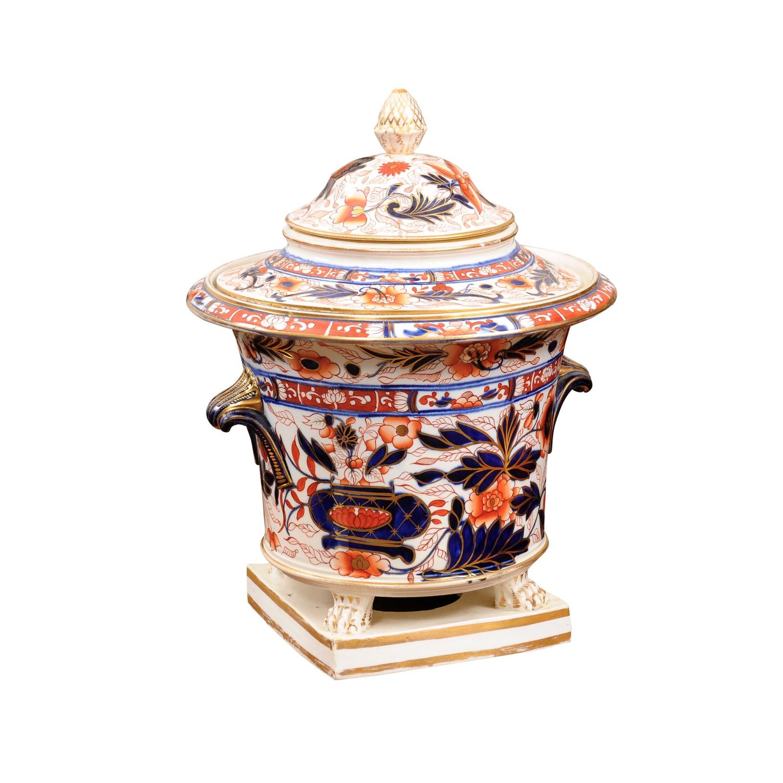 English Coalport Imari Champaign Cooler with Lid and Paw Feet, ca. 1810 In Good Condition For Sale In Atlanta, GA