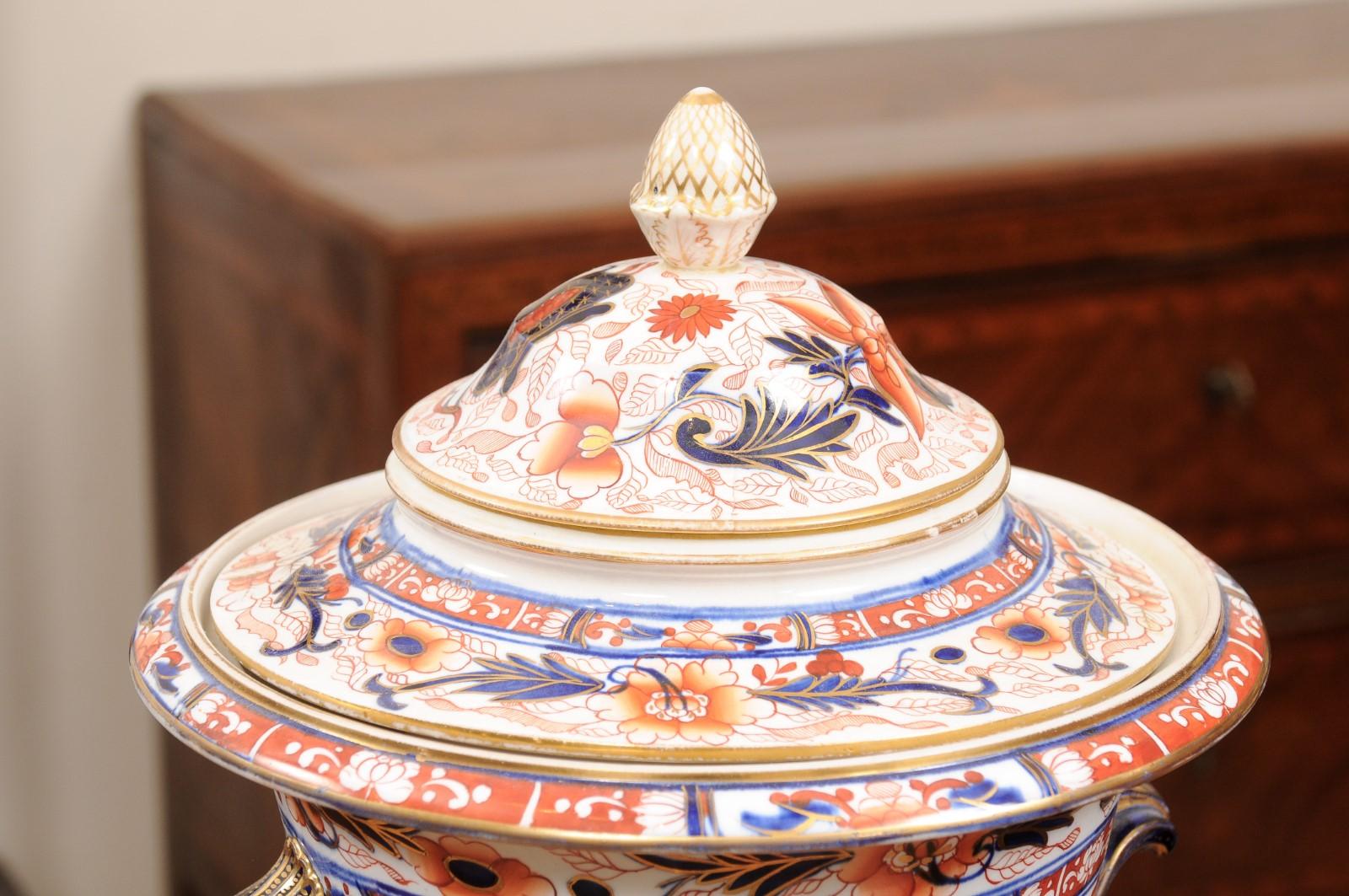 Porcelain English Coalport Imari Champaign Cooler with Lid and Paw Feet, ca. 1810 For Sale