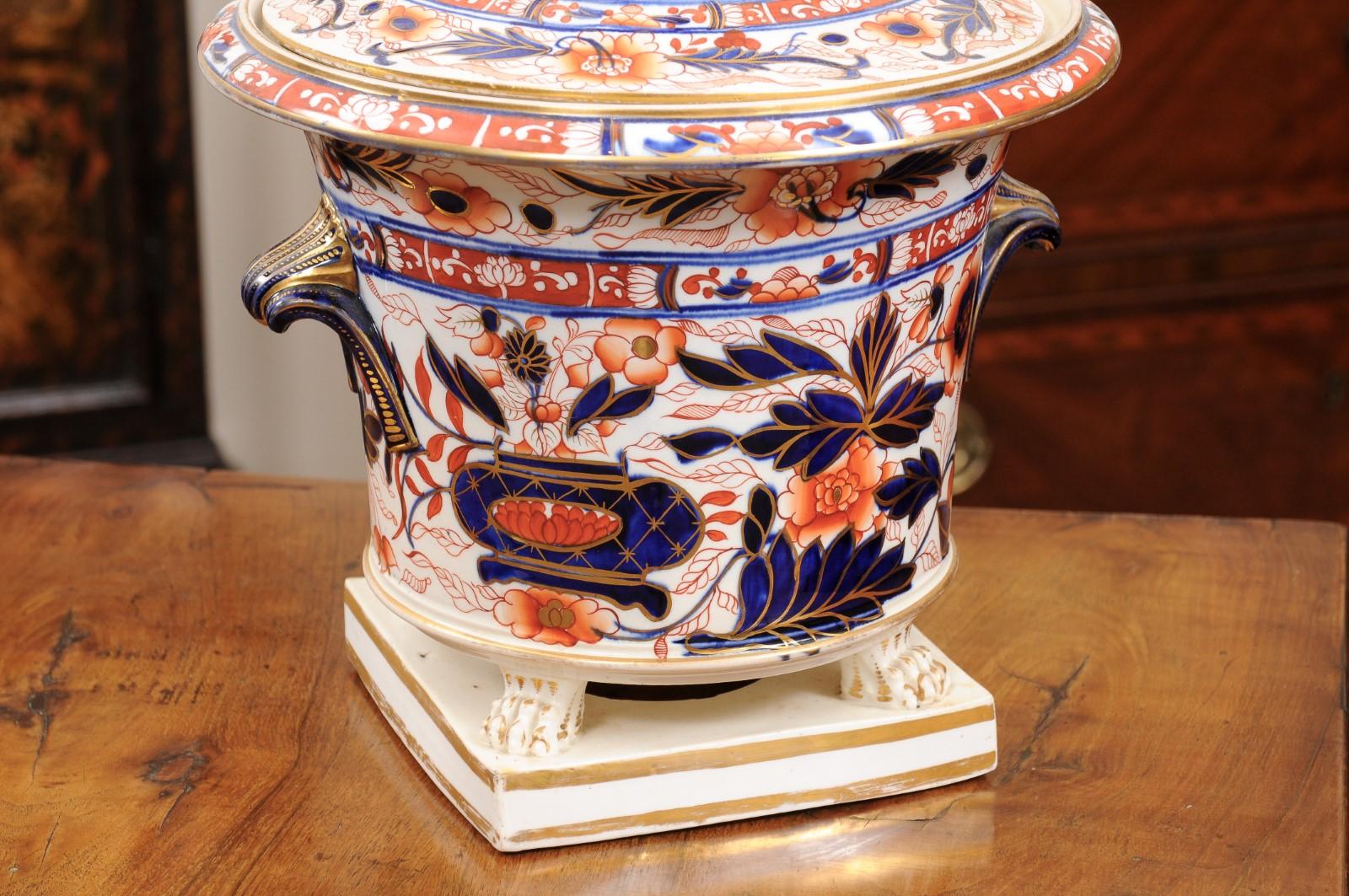 English Coalport Imari Champaign Cooler with Lid and Paw Feet, ca. 1810 For Sale 1