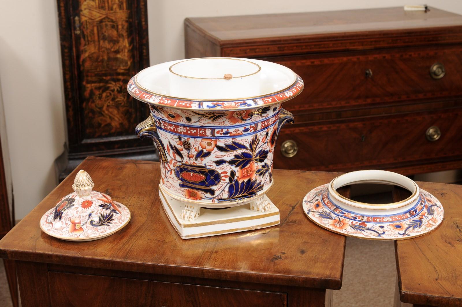 English Coalport Imari Champaign Cooler with Lid and Paw Feet, ca. 1810 For Sale 2