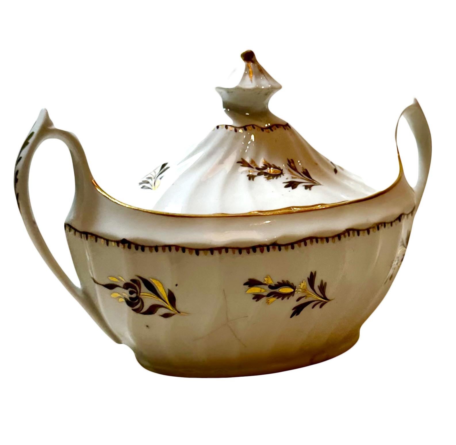 Englische Coalport-Zuckerdose aus dem frühen 19. Jahrhundert aus einer Sammlung von frühem Porzellan. Der Innenraum ist zweieinhalb Zoll tief.