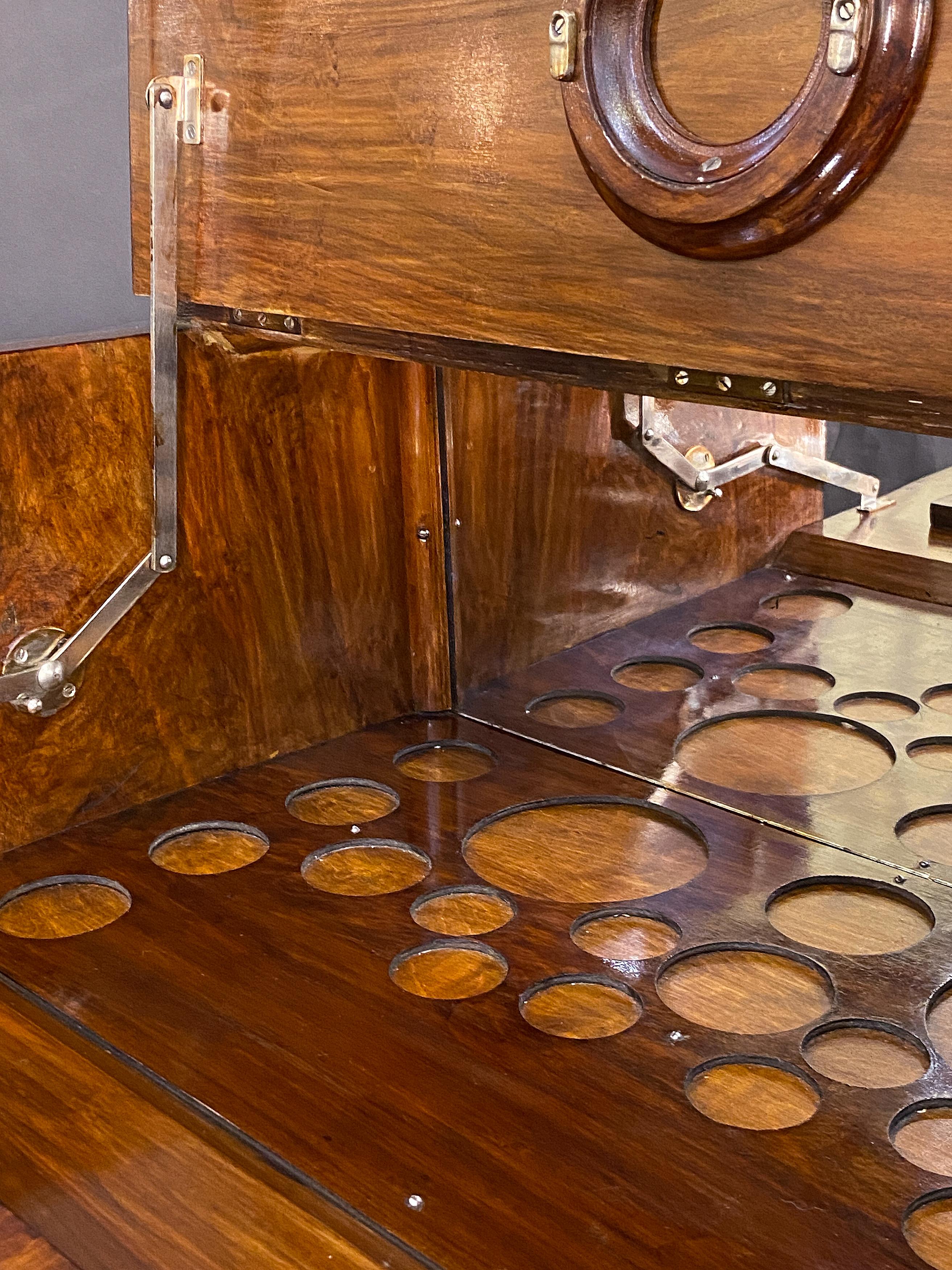 Bar à cocktails ou meuble à boissons anglais de l'époque Art Déco Bon état - En vente à Austin, TX