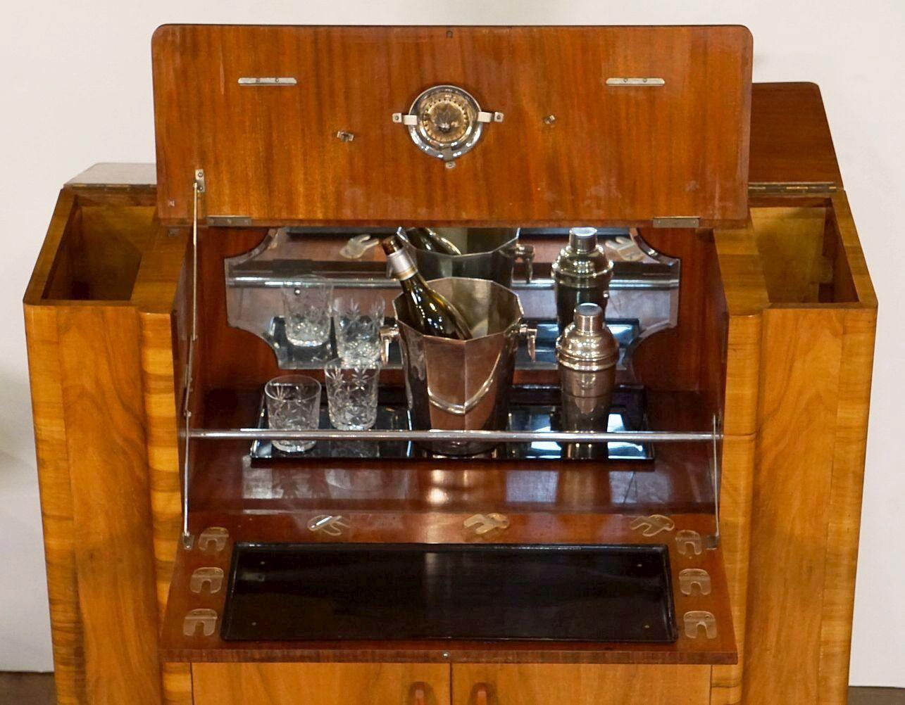 English Cocktail Bar or Drinks Cabinet from the Art Deco Era In Good Condition In Austin, TX