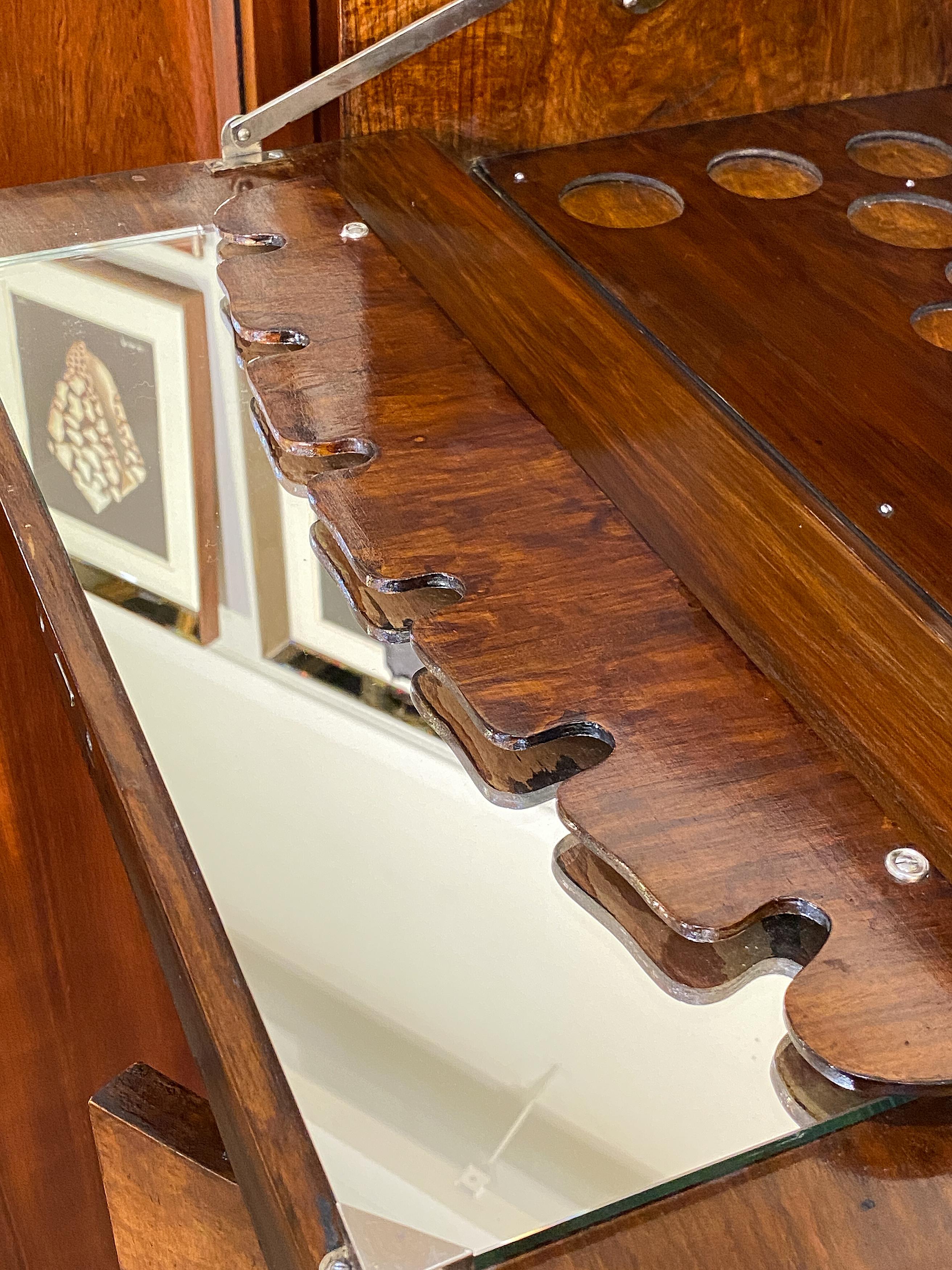 20ième siècle Bar à cocktails ou meuble à boissons anglais de l'époque Art Déco en vente