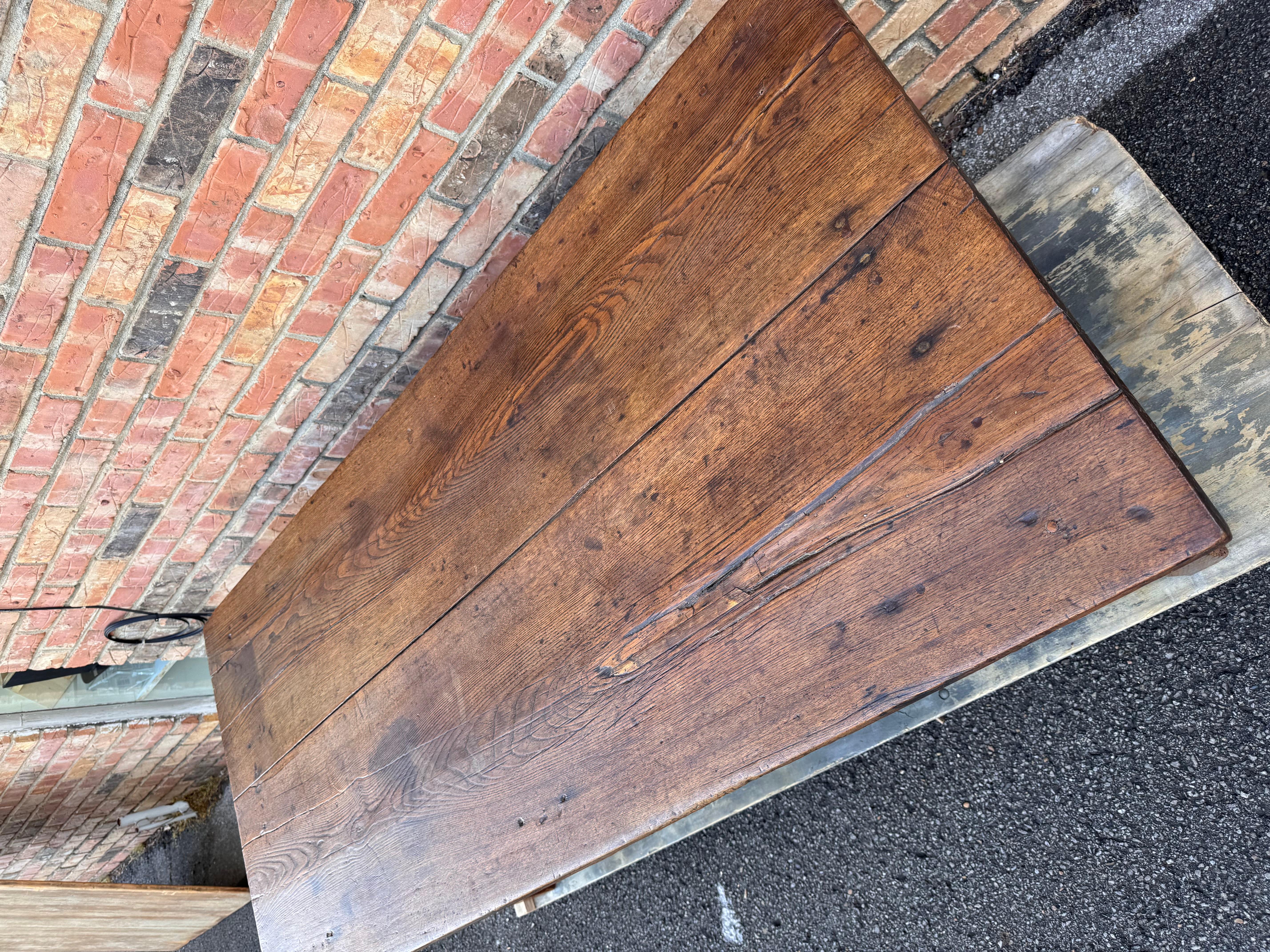 Début du XIXe siècle Table basse anglaise avec tiroirs en vente