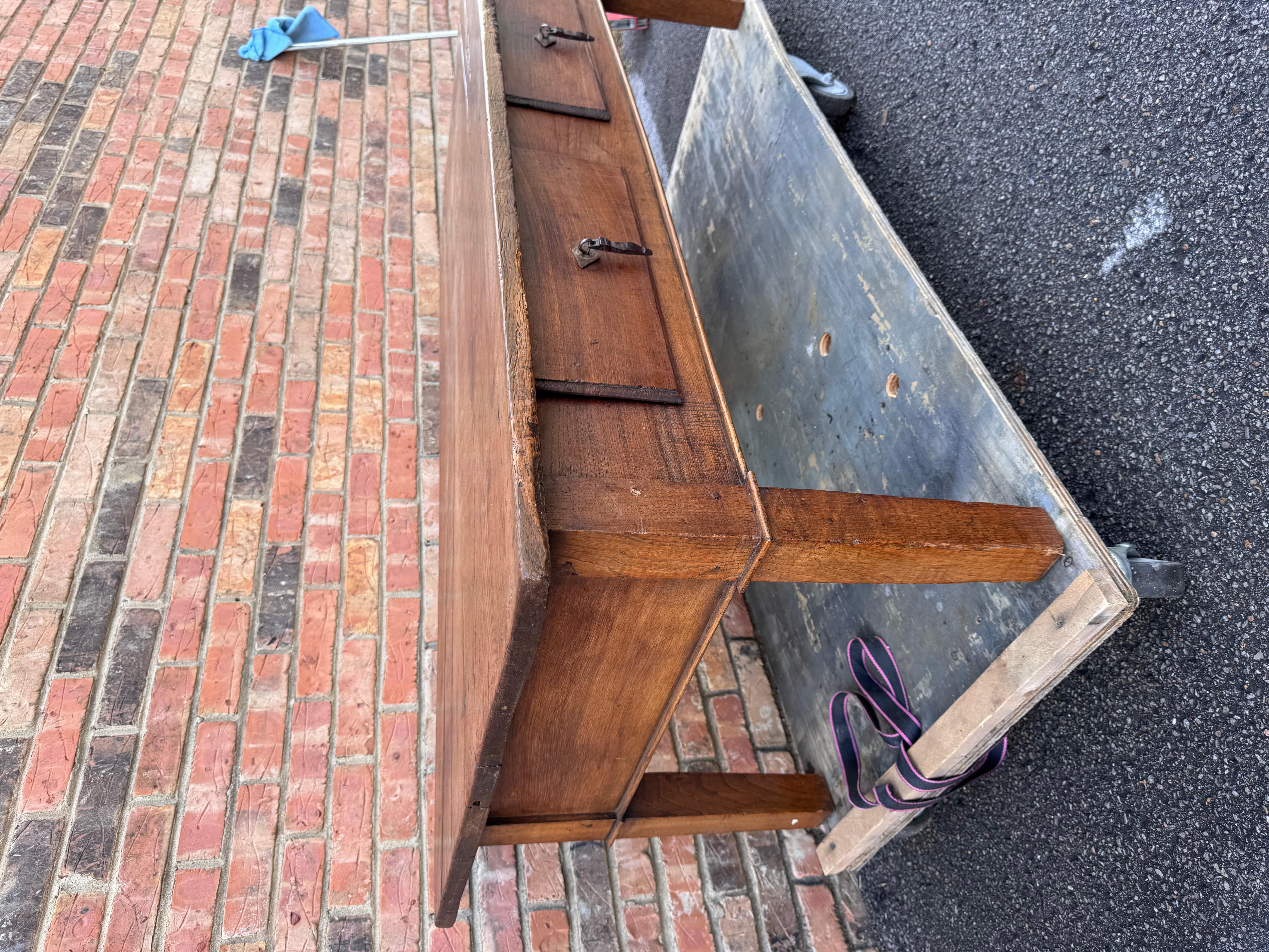 Table basse anglaise avec tiroirs en vente 2