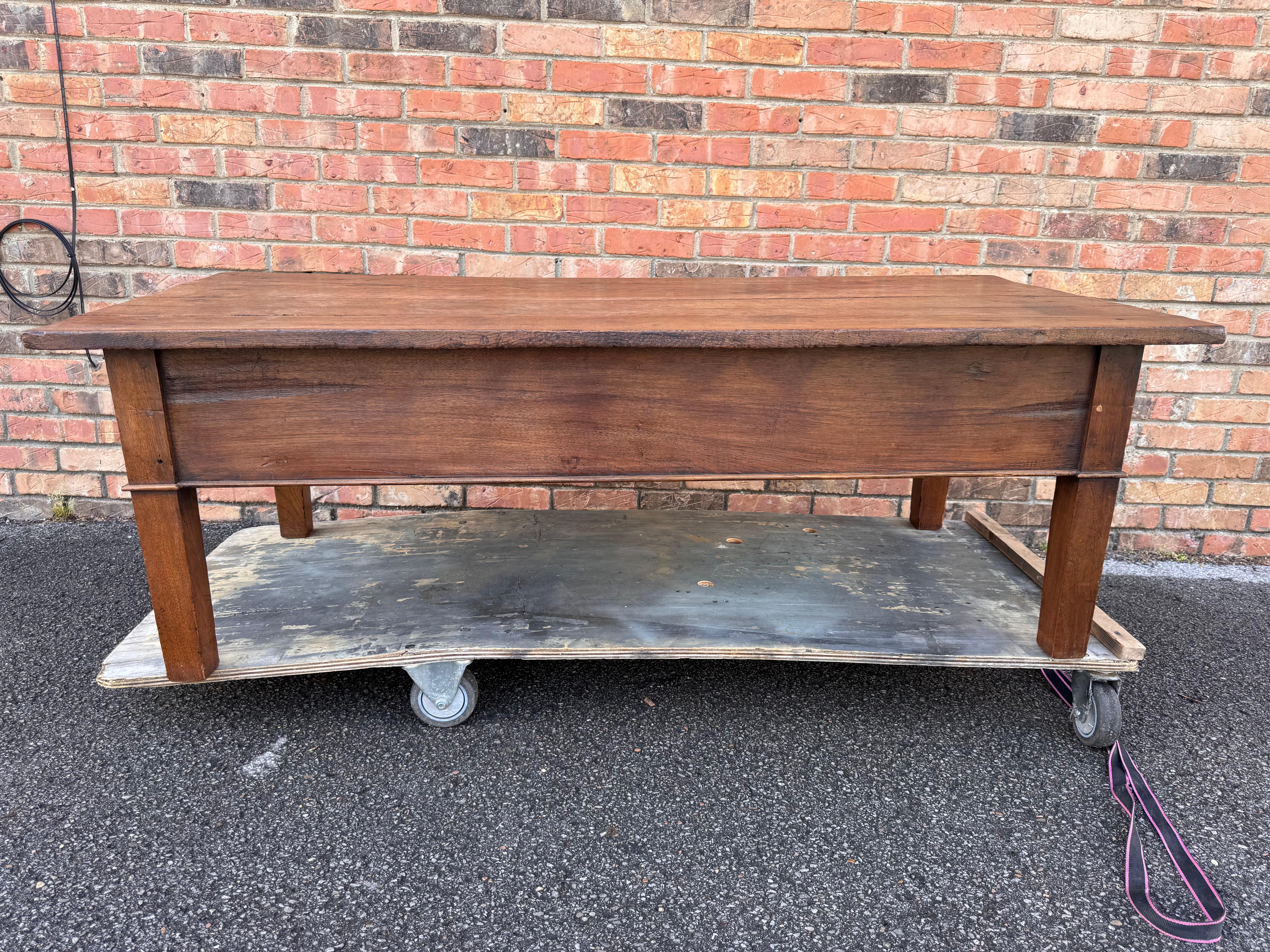 Table basse anglaise avec tiroirs en vente 3