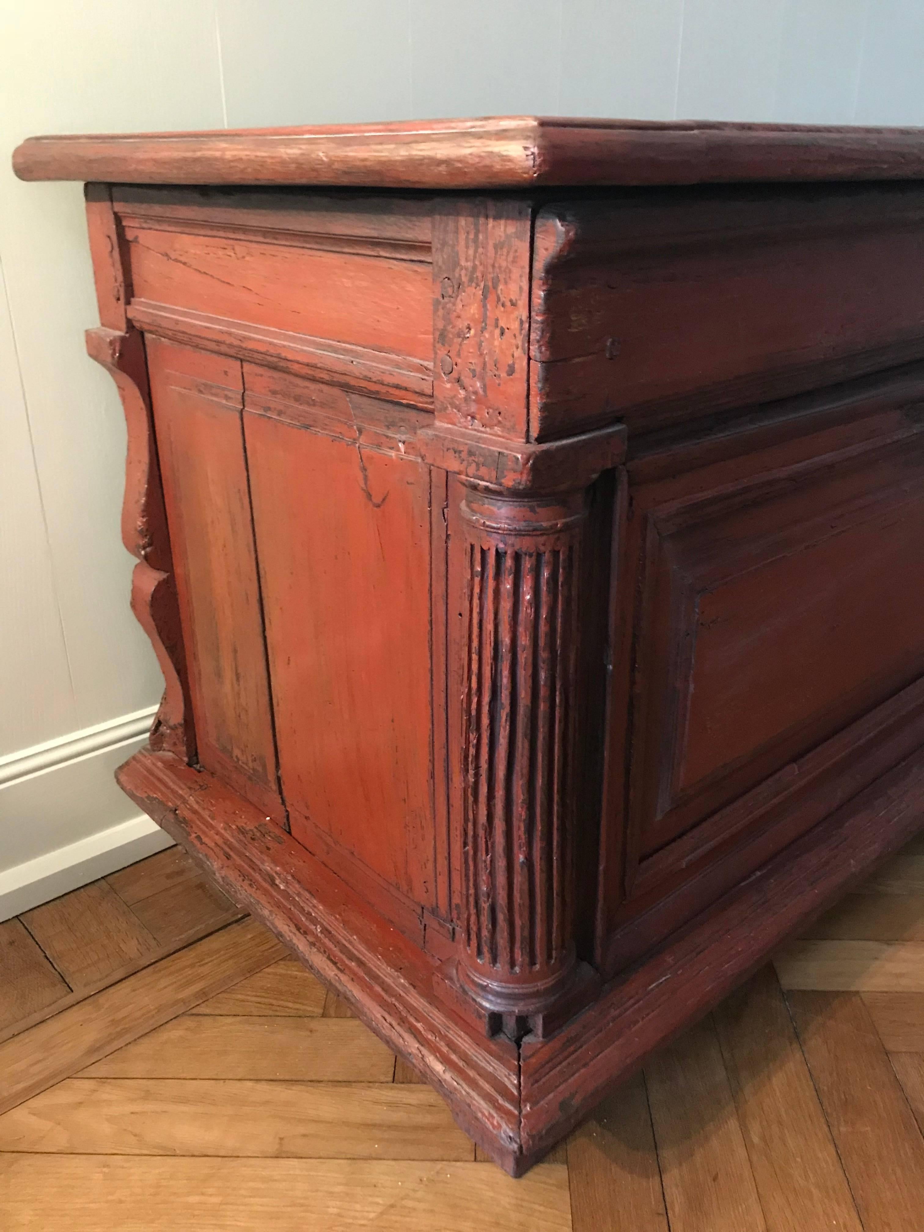 18th century English coffer or trunk in oak, nice patinated in warm red color.