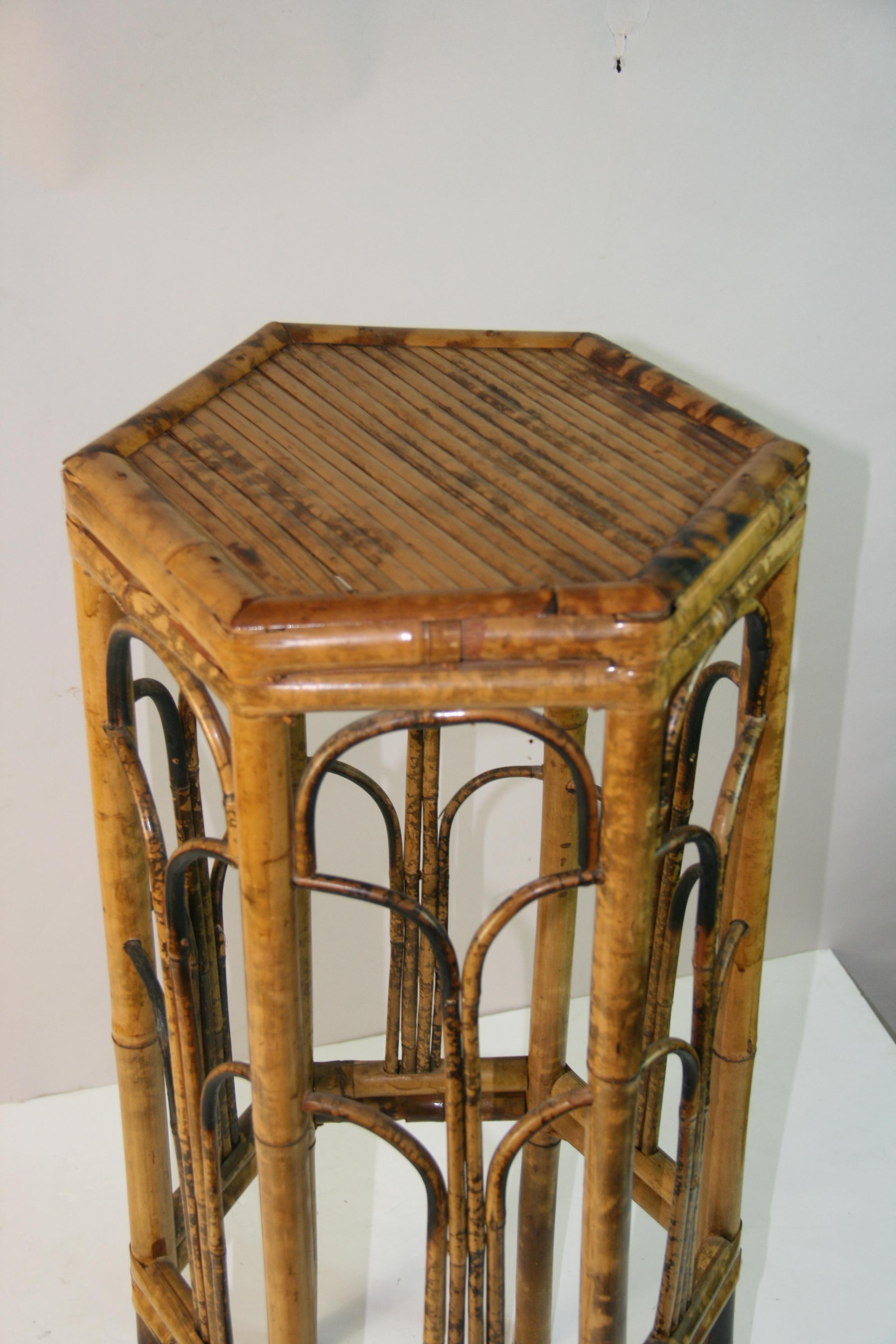 English Colonial Burned Bamboo  Hexagon Side Table/Stand In Good Condition For Sale In Douglas Manor, NY