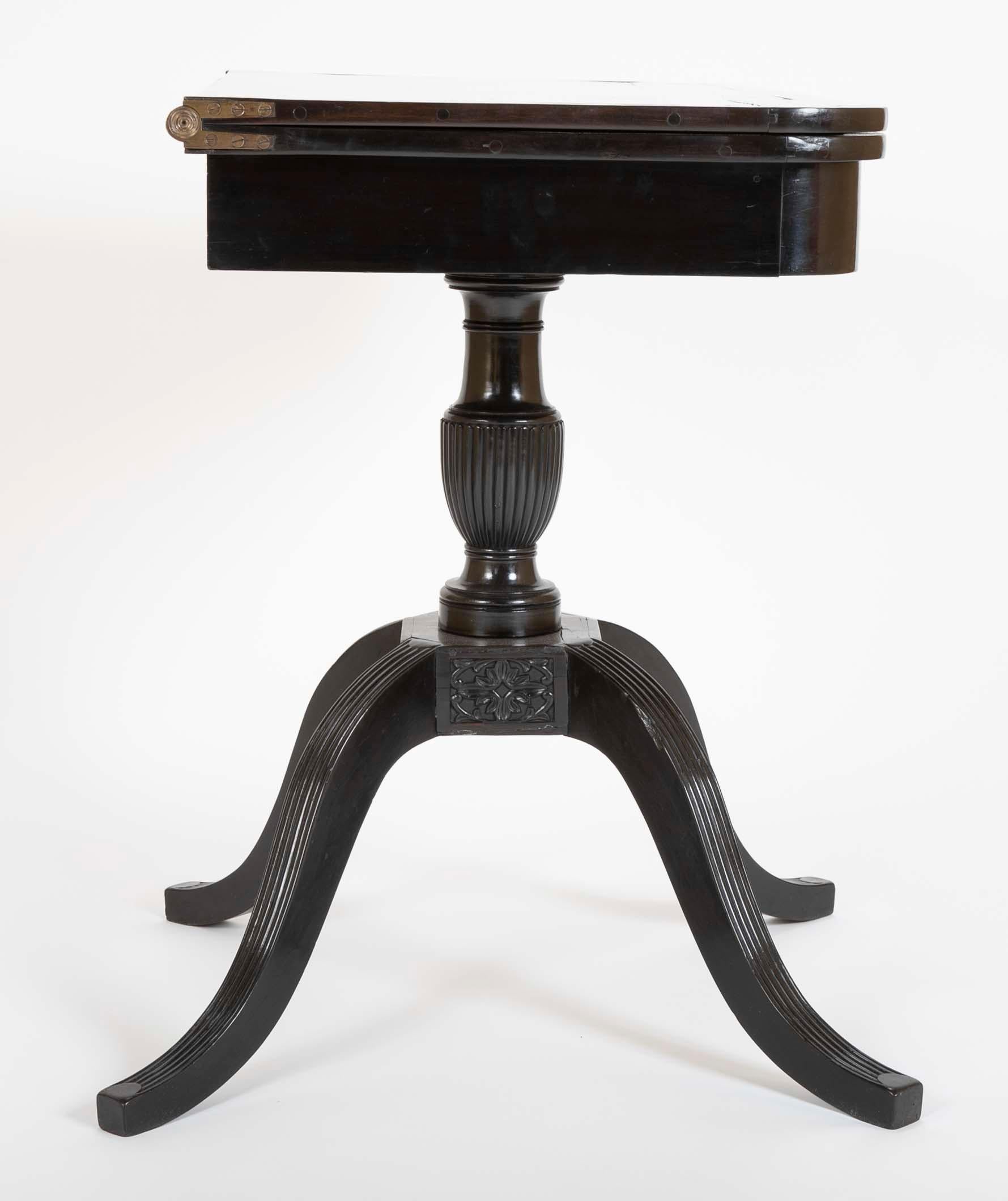 XIXe siècle Table de Jeux Colonial Anglaise en Bois d'Ébène en vente