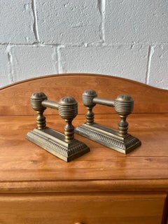 Repose-outils ou chiens de feu en laiton de style néo-colonial anglais