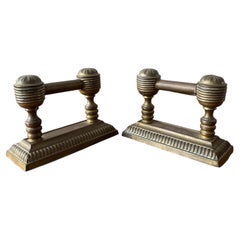 Repose-outils ou chiens de feu en laiton de style néo-colonial anglais