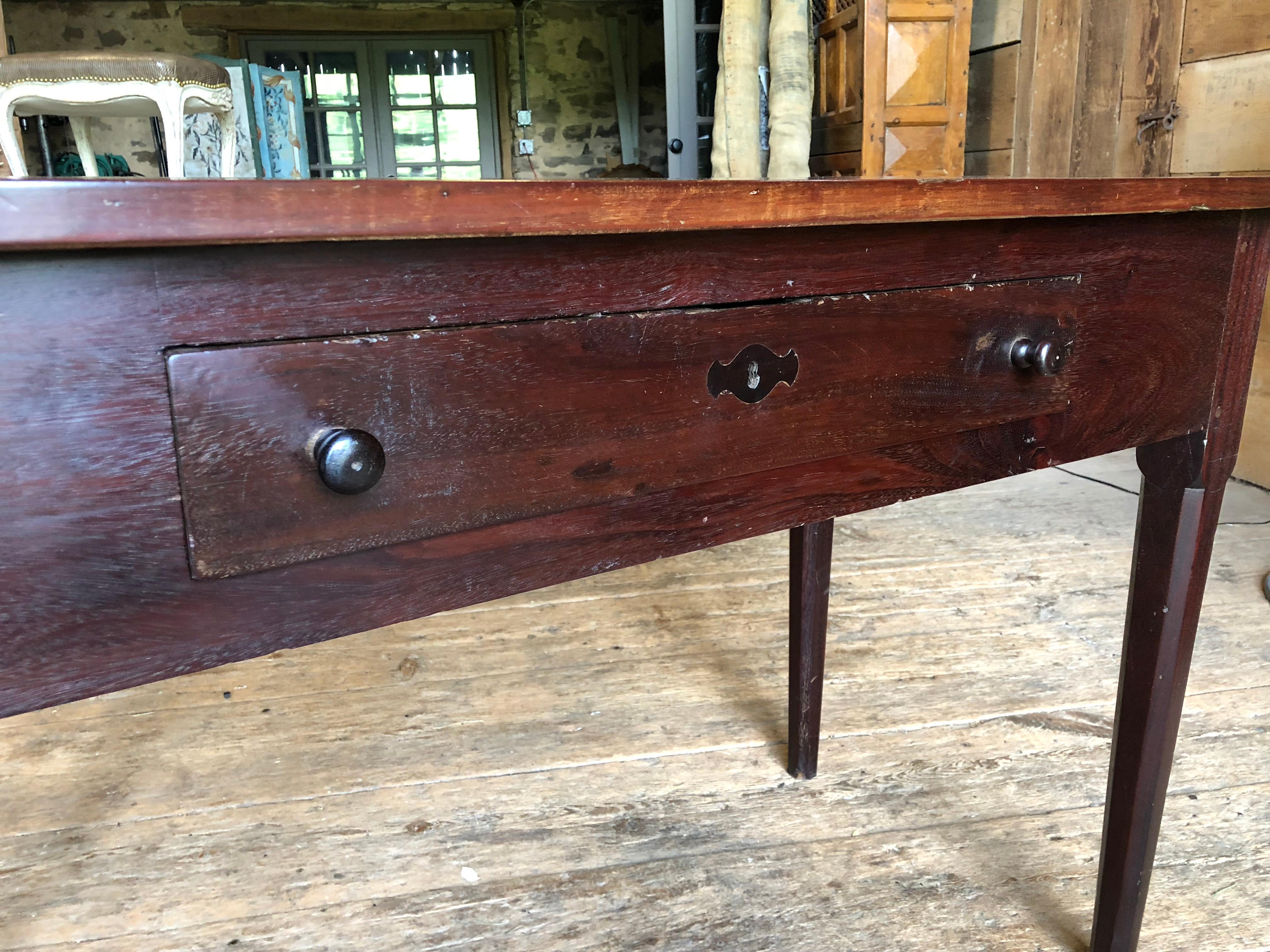 English Colonial Serving Table in Cuban Mahogany, 19th Century In Excellent Condition In Doylestown, PA