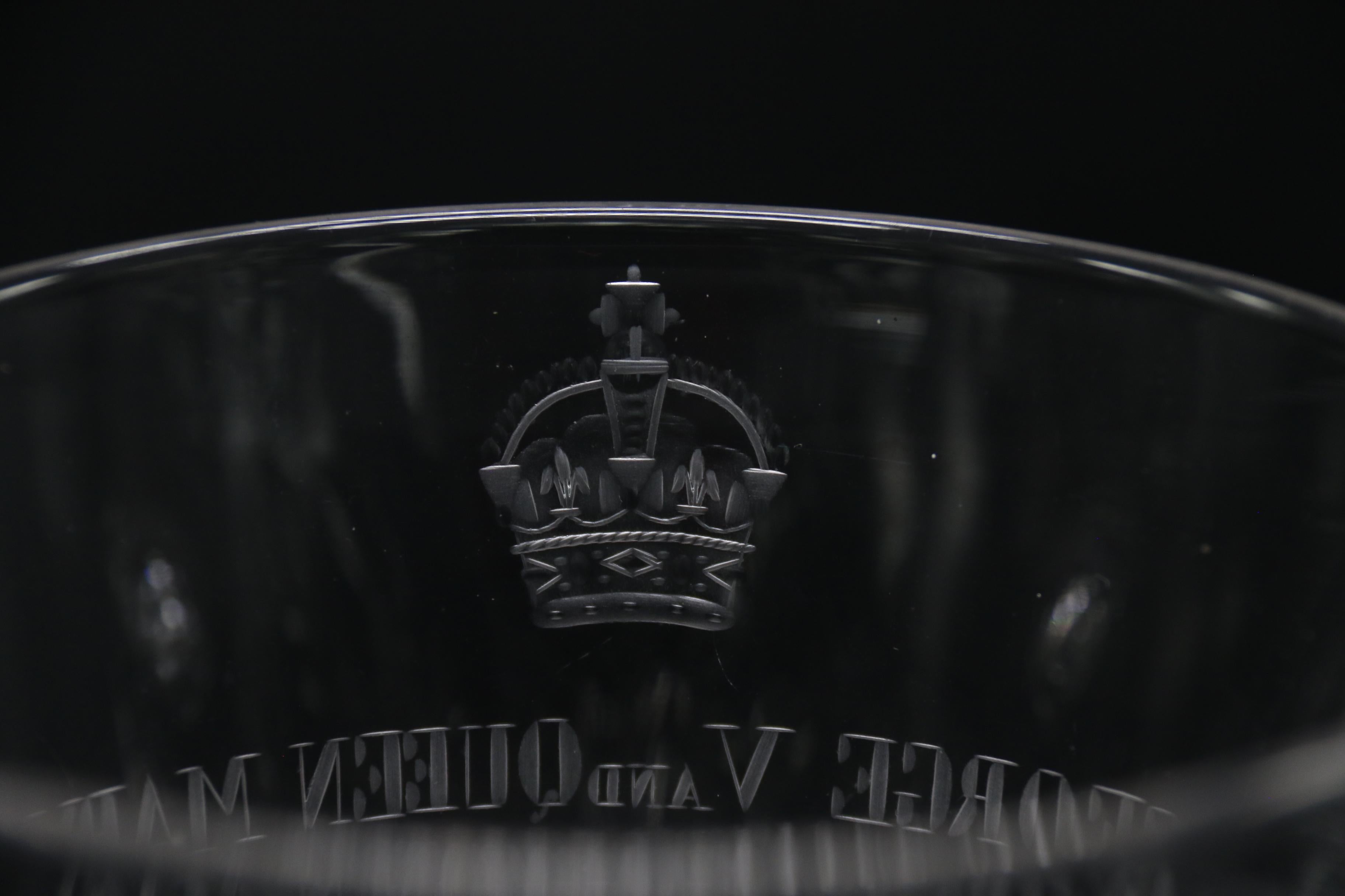 Englischer Erinnerungsglaskelch aus der Zeit der Krönung von George v. 1911 (Glas) im Angebot