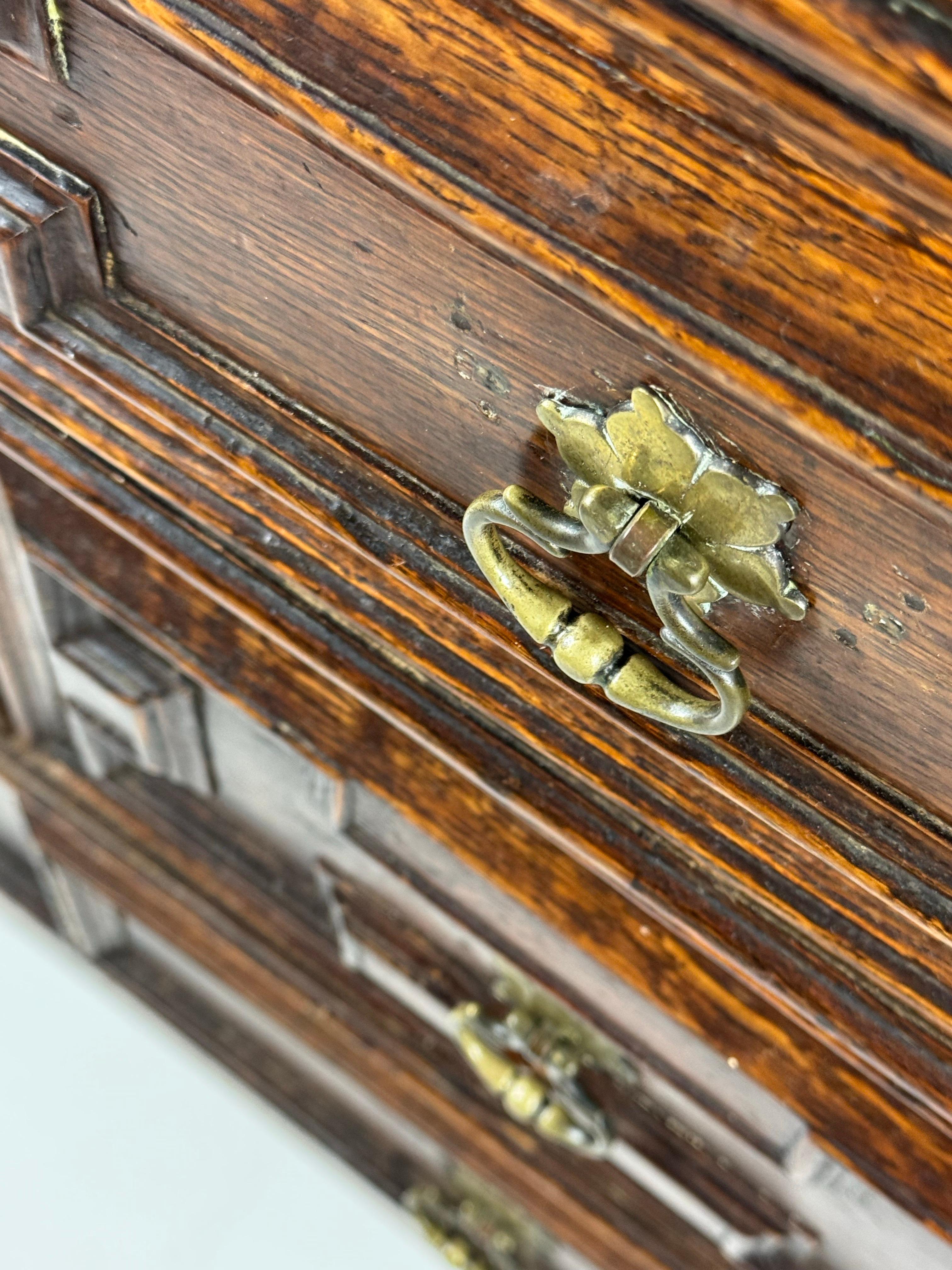 English Commode 17th Century Oak For Sale 3