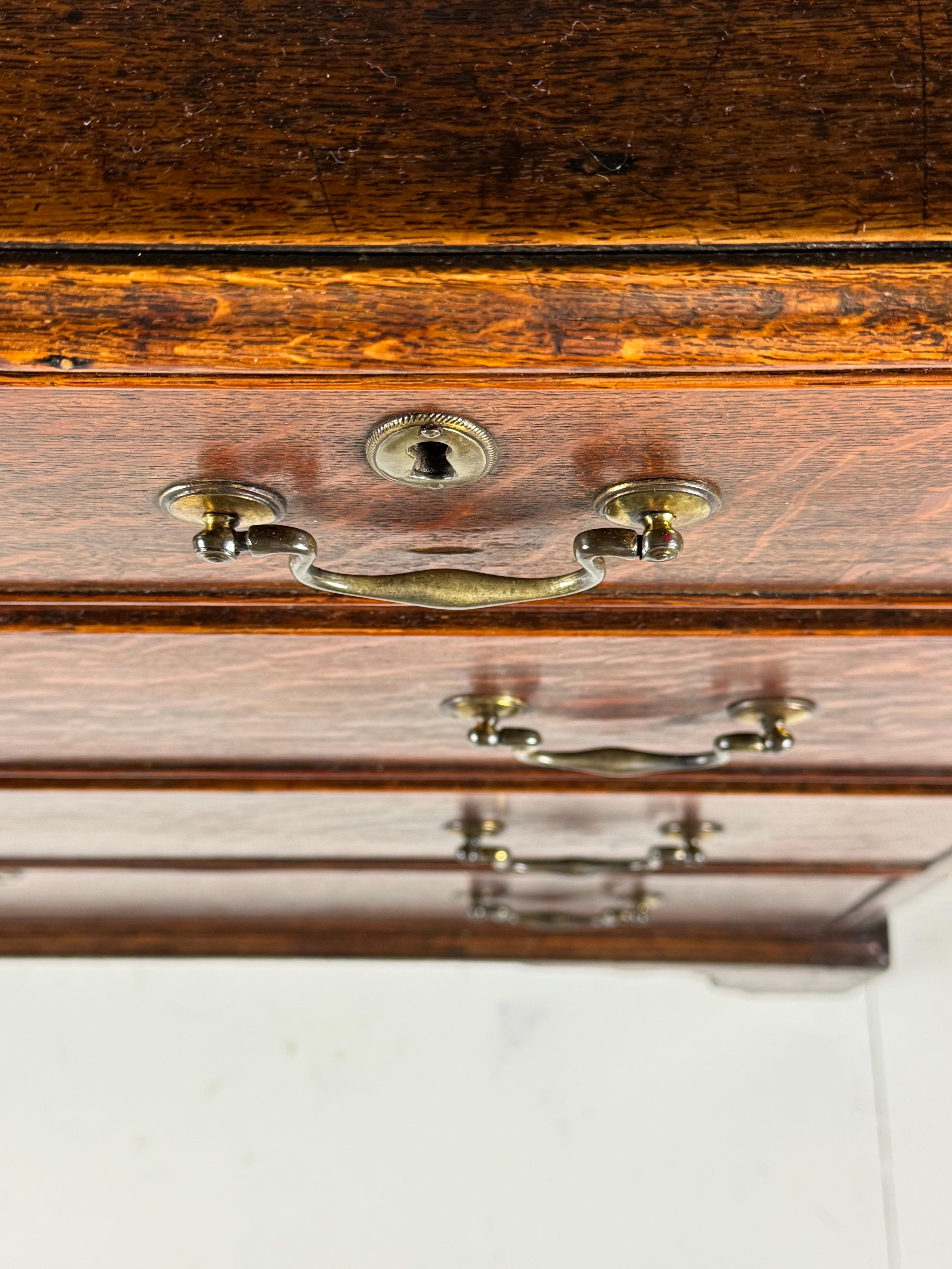 Englische Kommode ca. 1800 im Angebot 5
