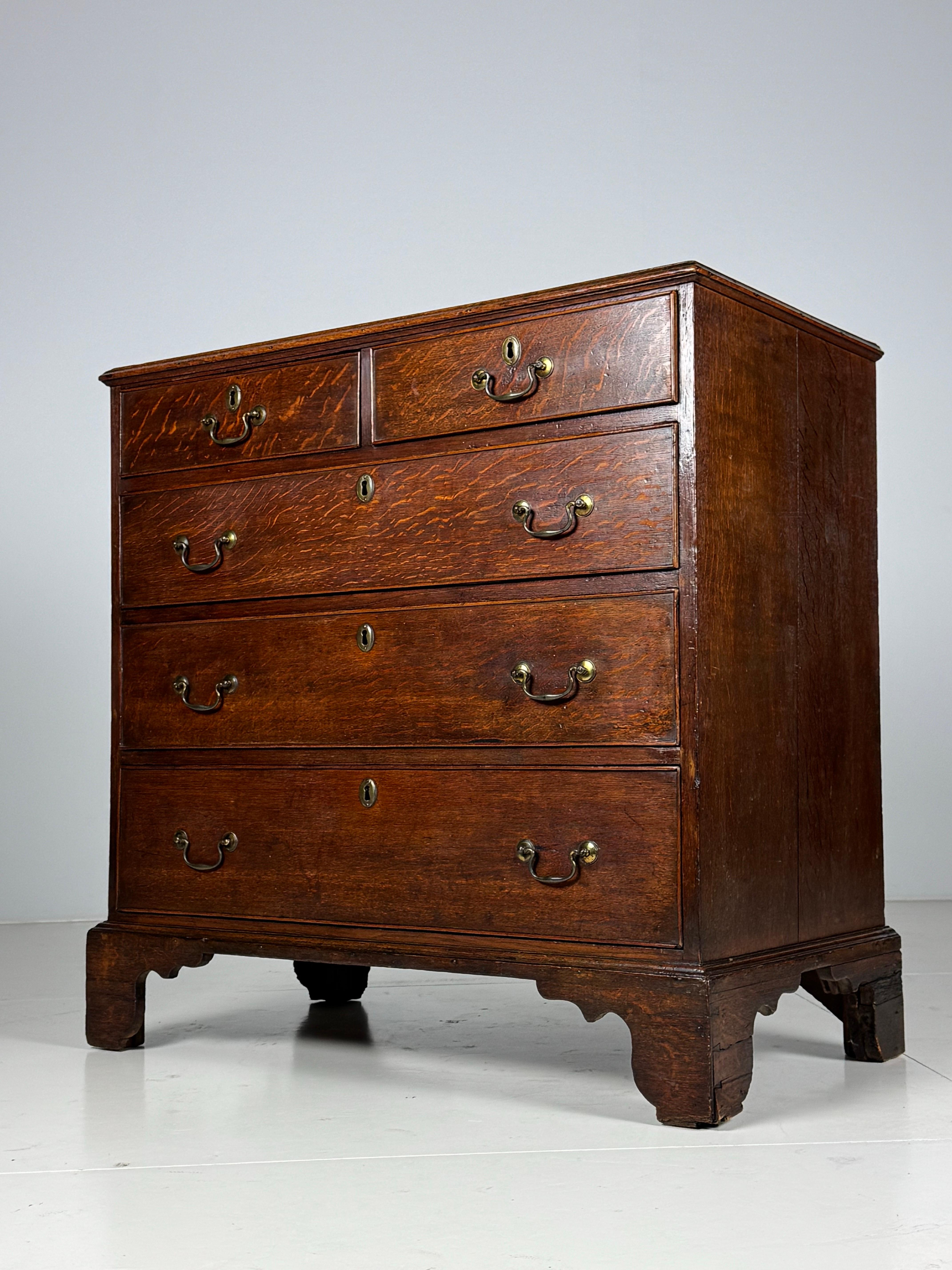 Englische Kommode ca. 1800 (19. Jahrhundert) im Angebot