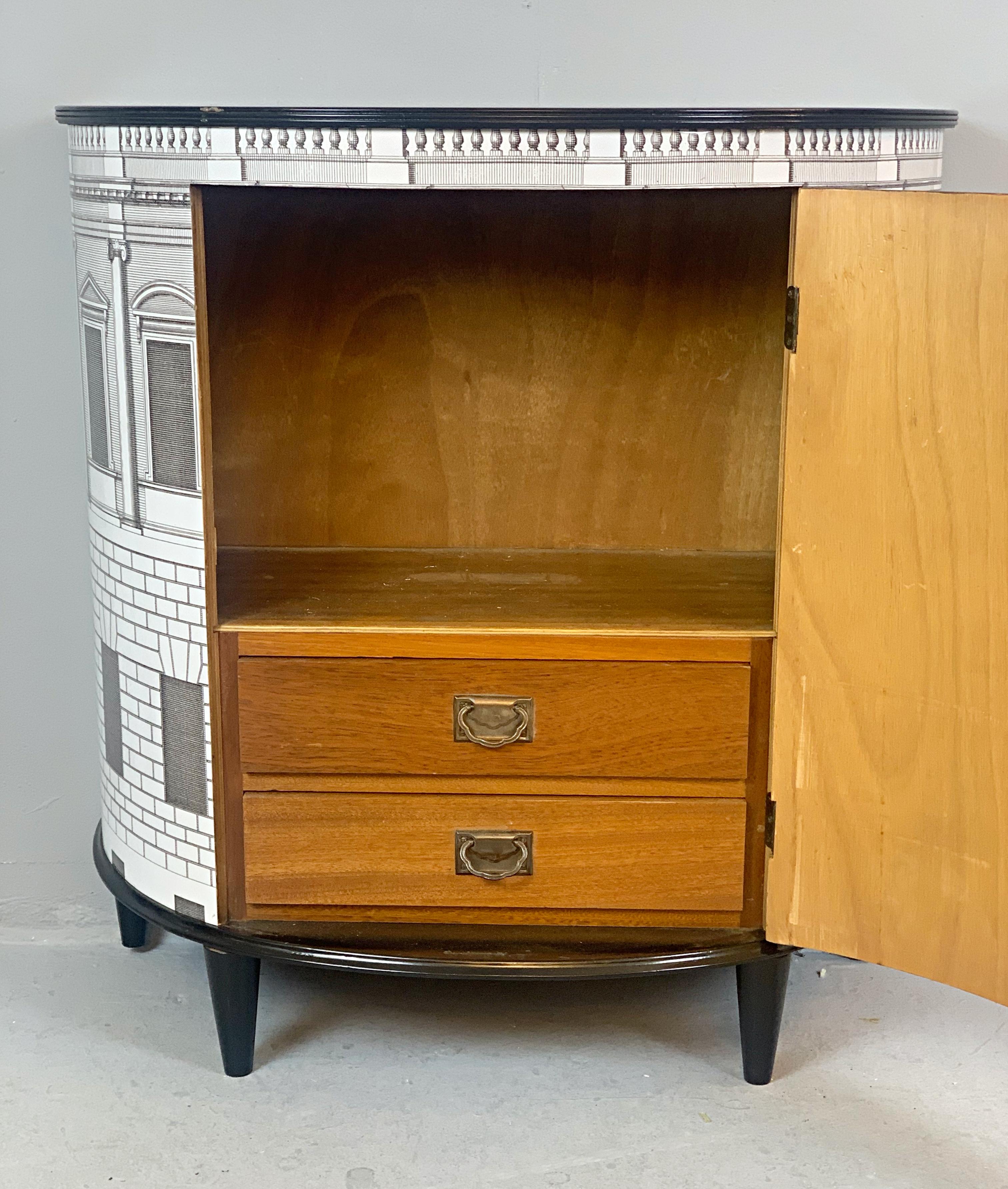 English Chest of drawers in the Style of Neoclassicism, 1950s In Good Condition In Brussels, BE