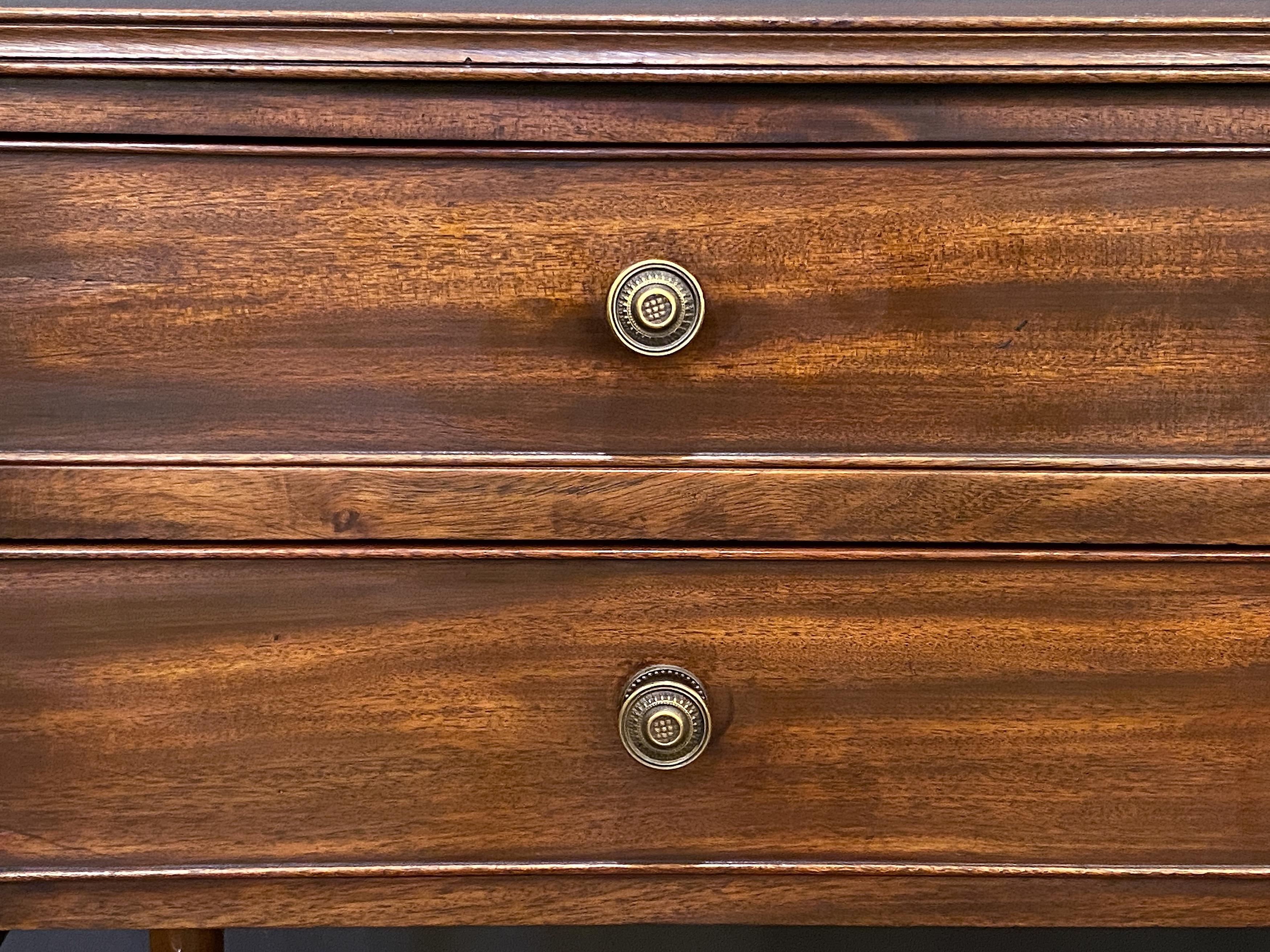 Tavolo da salotto o consolle inglese in mogano di epoca georgiana in vendita 3