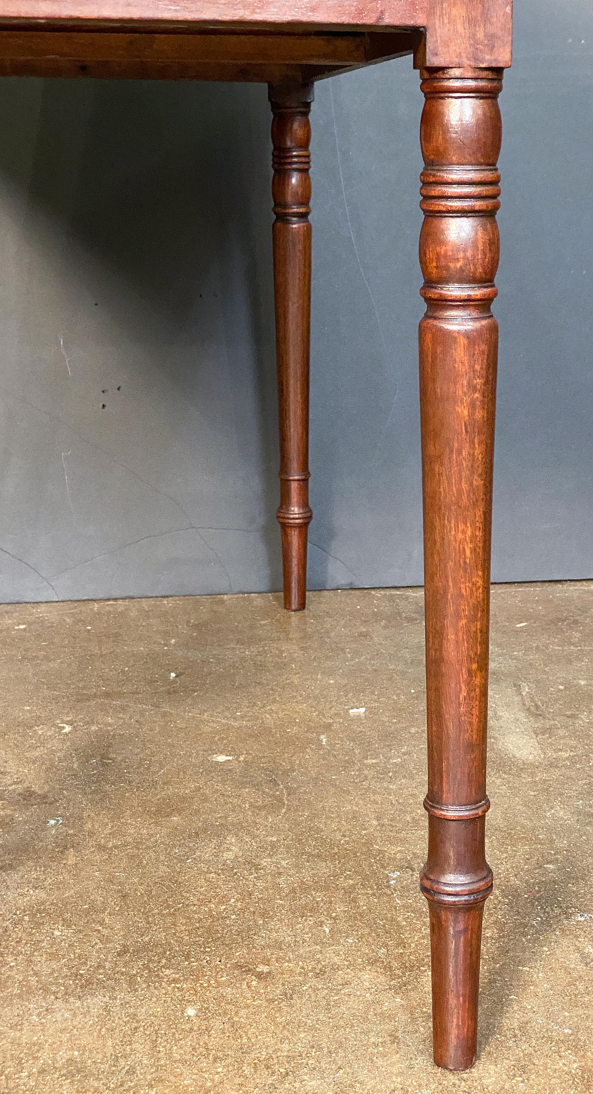 Tavolo da salotto o consolle inglese in mogano di epoca georgiana in vendita 4