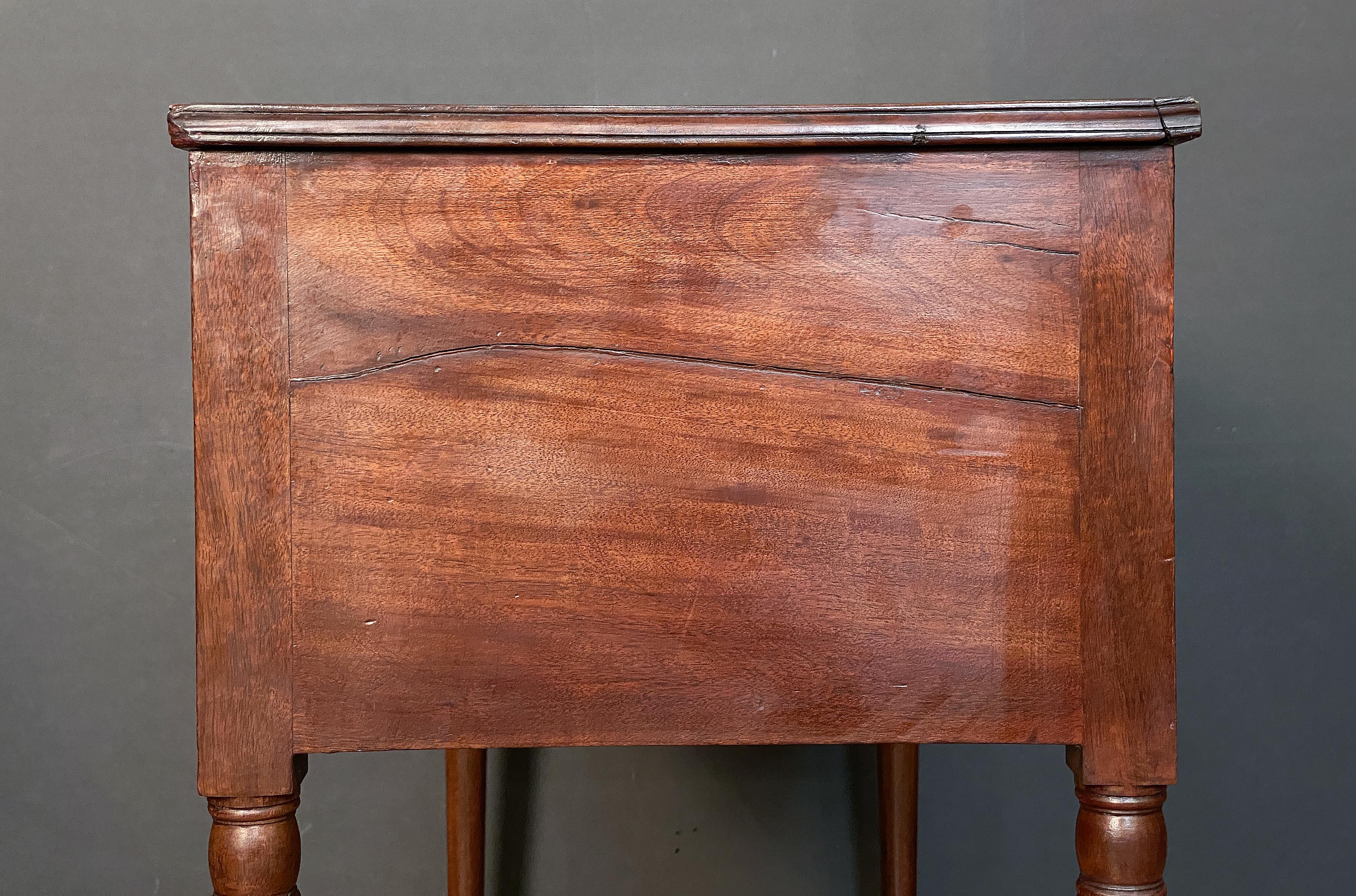 Tavolo da salotto o consolle inglese in mogano di epoca georgiana in vendita 5