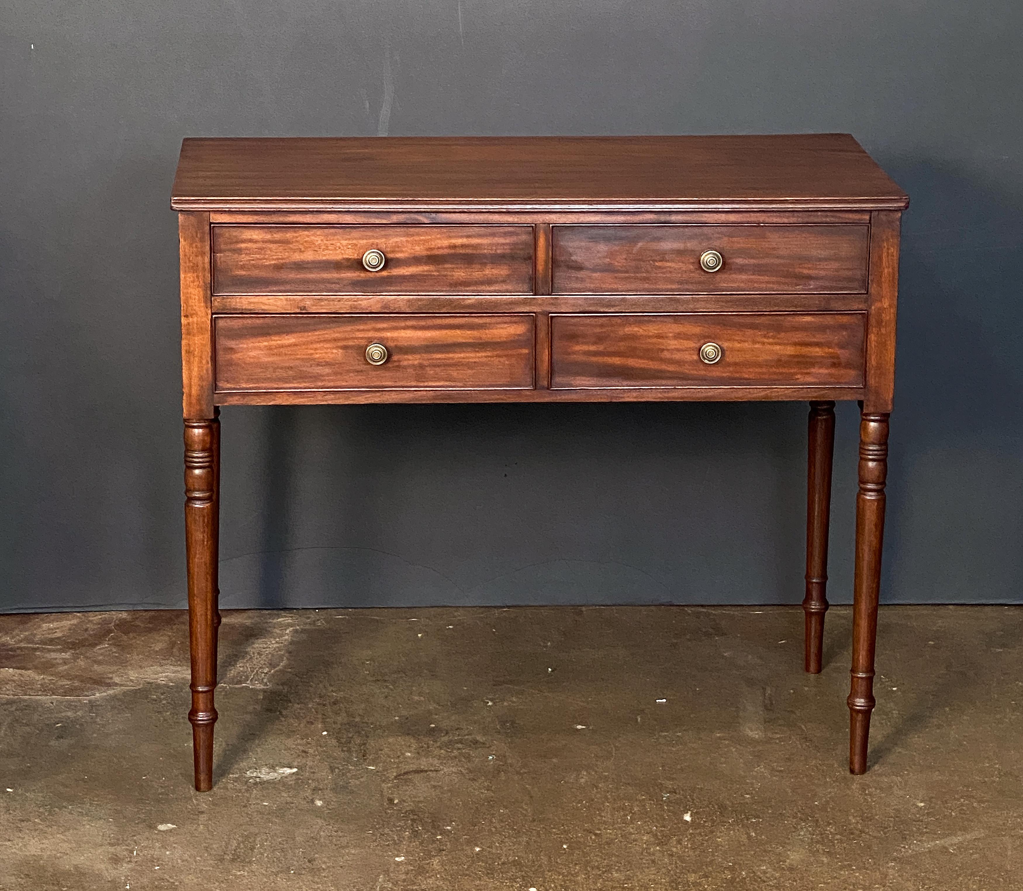 Tavolo da salotto o consolle inglese in mogano di epoca georgiana In condizioni buone in vendita a Austin, TX