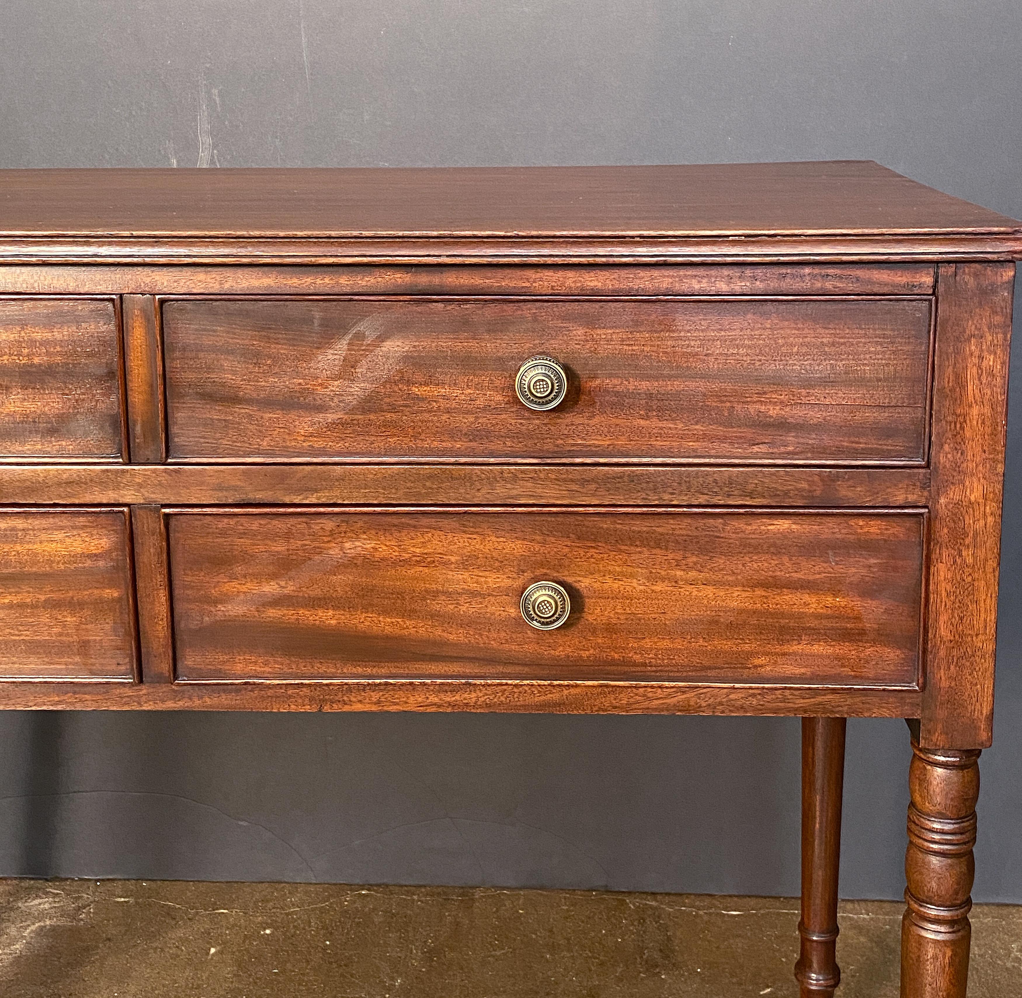 Tavolo da salotto o consolle inglese in mogano di epoca georgiana in vendita 2