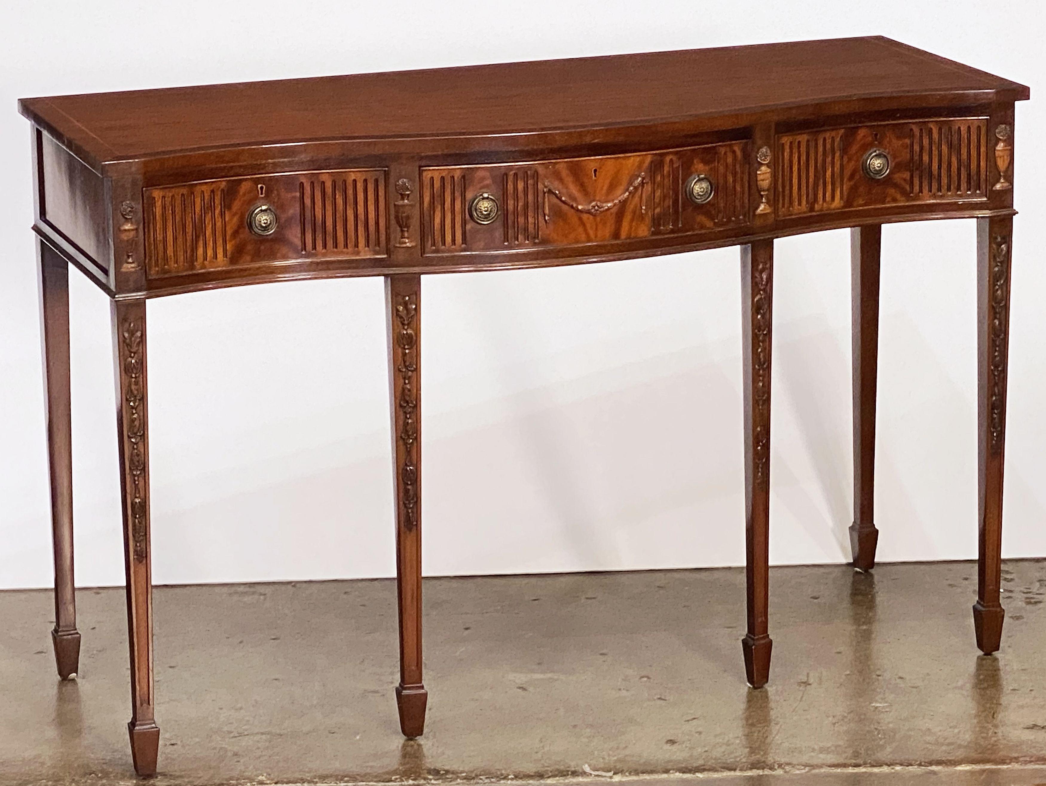 English Console Server or Buffet Table of Mahogany in the Sheraton Style  In Good Condition In Austin, TX