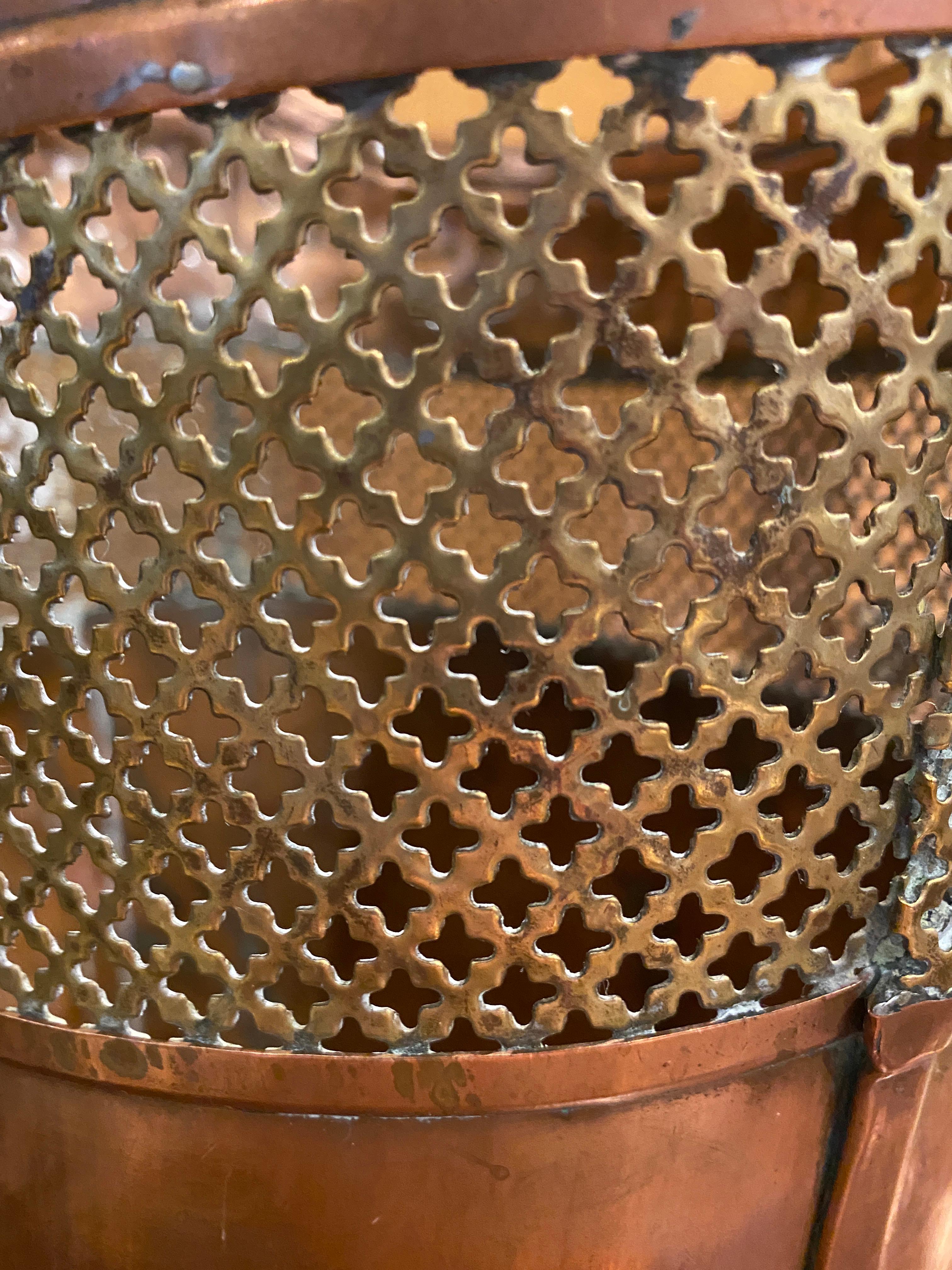 English Copper and Brass Fireplace Basket For Sale 2