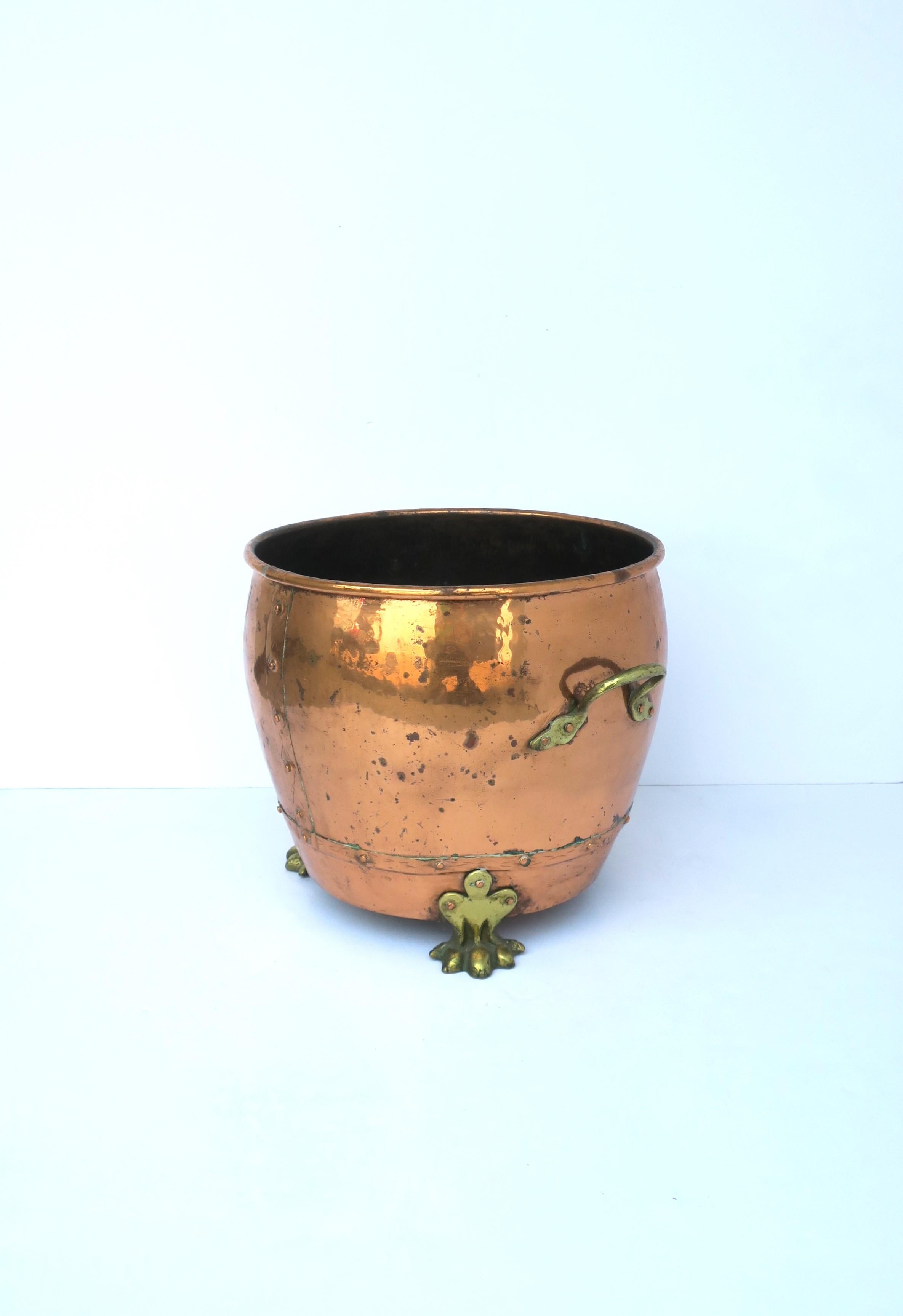 English Copper and Brass Fireplace Chimney or Firewood Pot with Lion Paw Feet In Good Condition In New York, NY