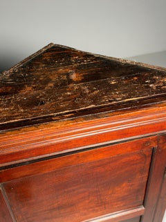 English corner cabinet, early 19th century