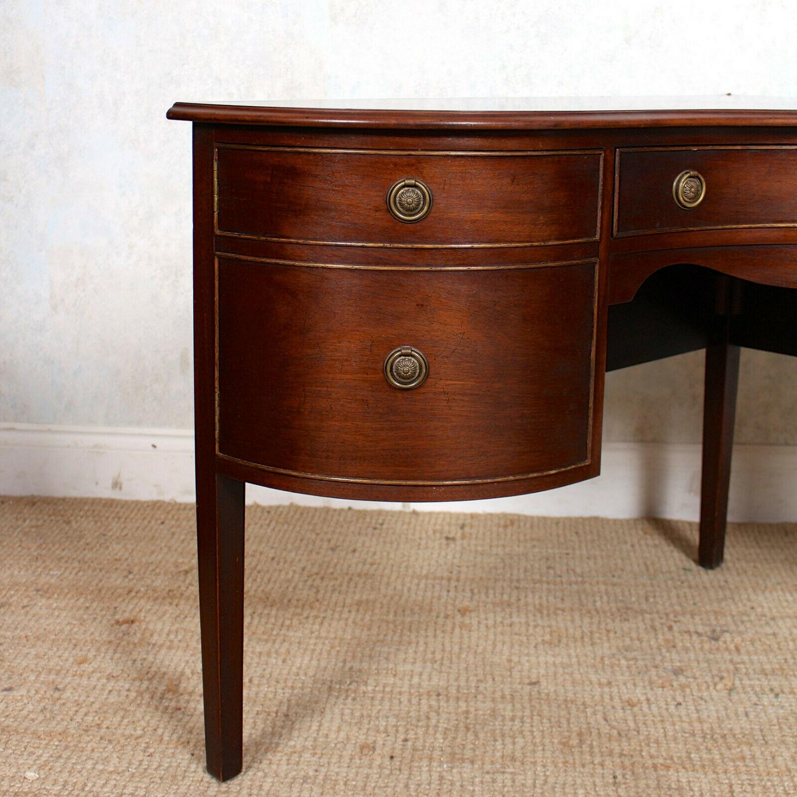 English Corner Desk Writing Table Bevan Funnell Mahogany Antique Vintage In Good Condition For Sale In Newcastle upon Tyne, GB