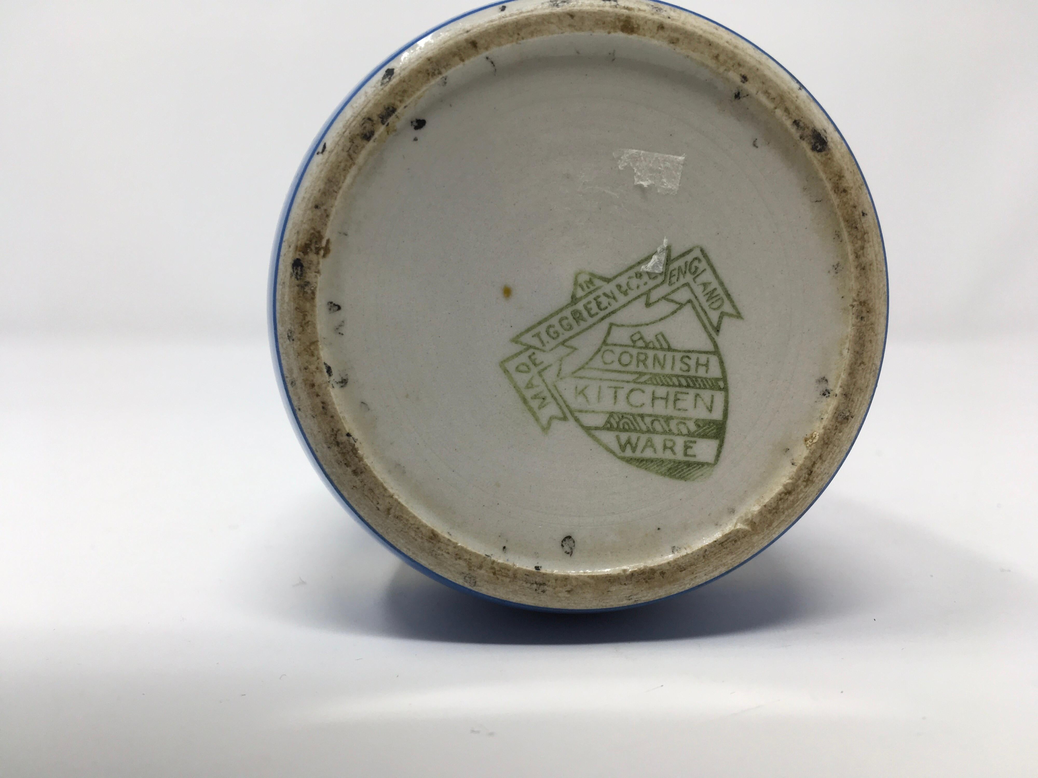 English Cornishware Sugar Shaker In Good Condition In Houston, TX