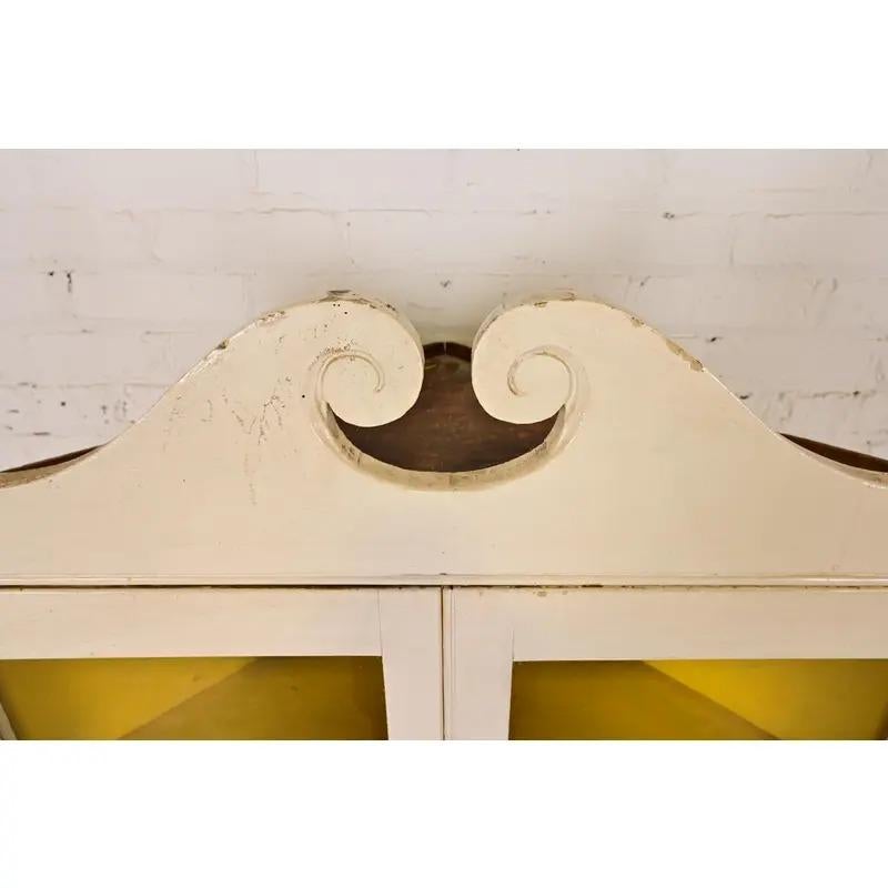 Armadietto angolare dipinto a crema, CIRCA 1930 in vendita 6