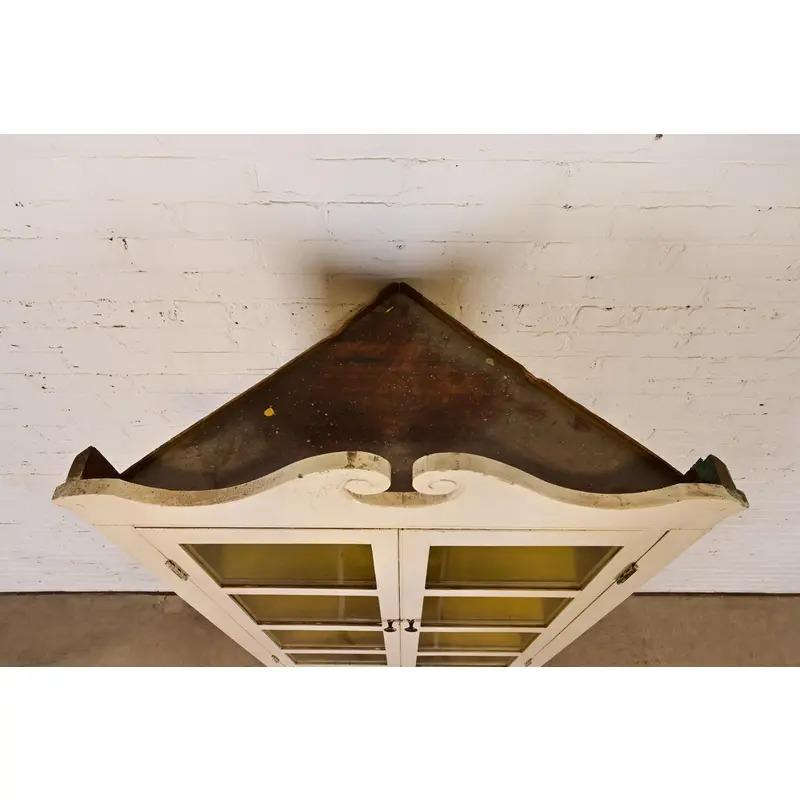 Armadietto angolare dipinto a crema, CIRCA 1930 in vendita 7