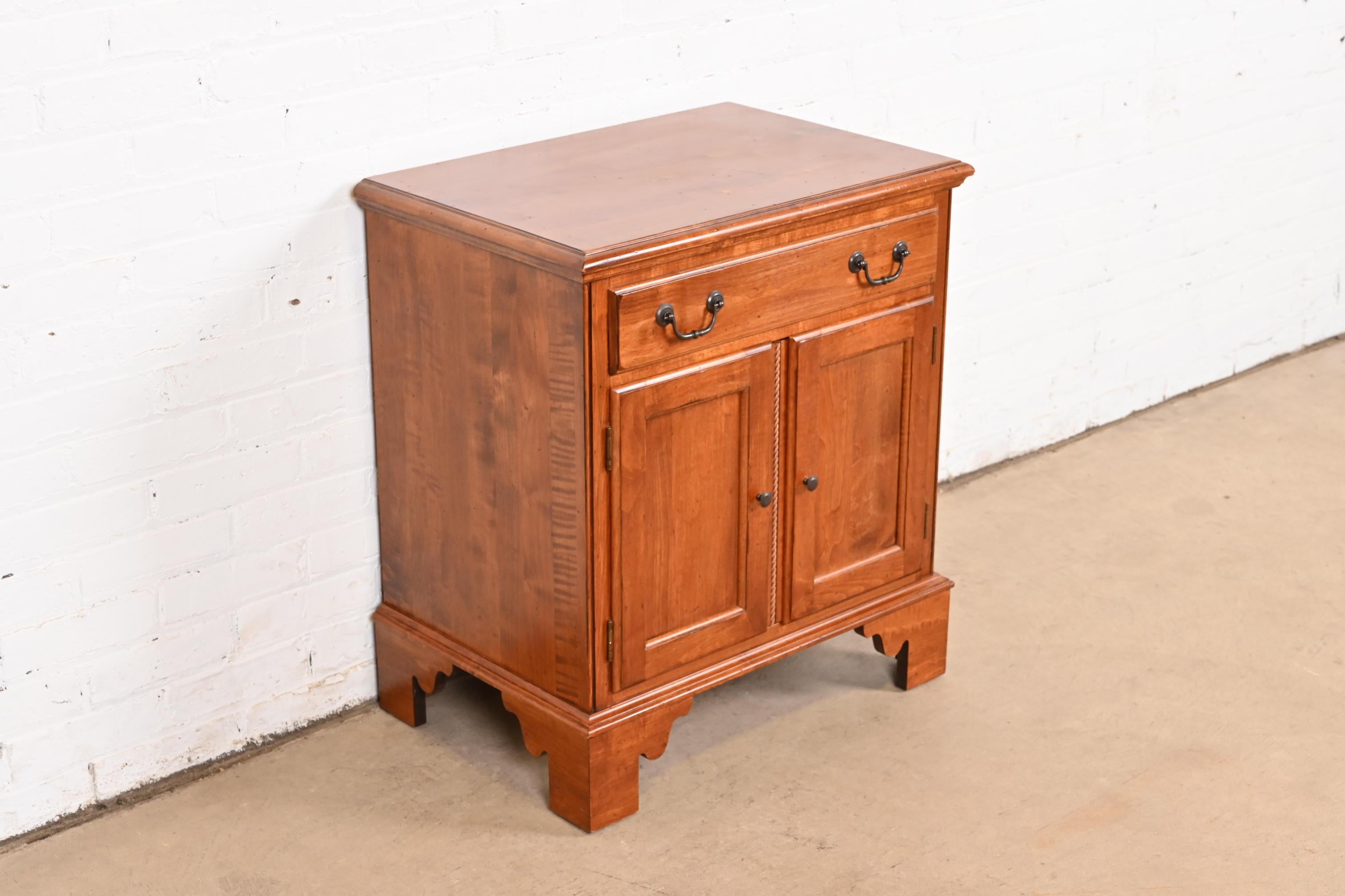 English Country Farmhouse Solid Maple Bedside Chest In Good Condition For Sale In South Bend, IN