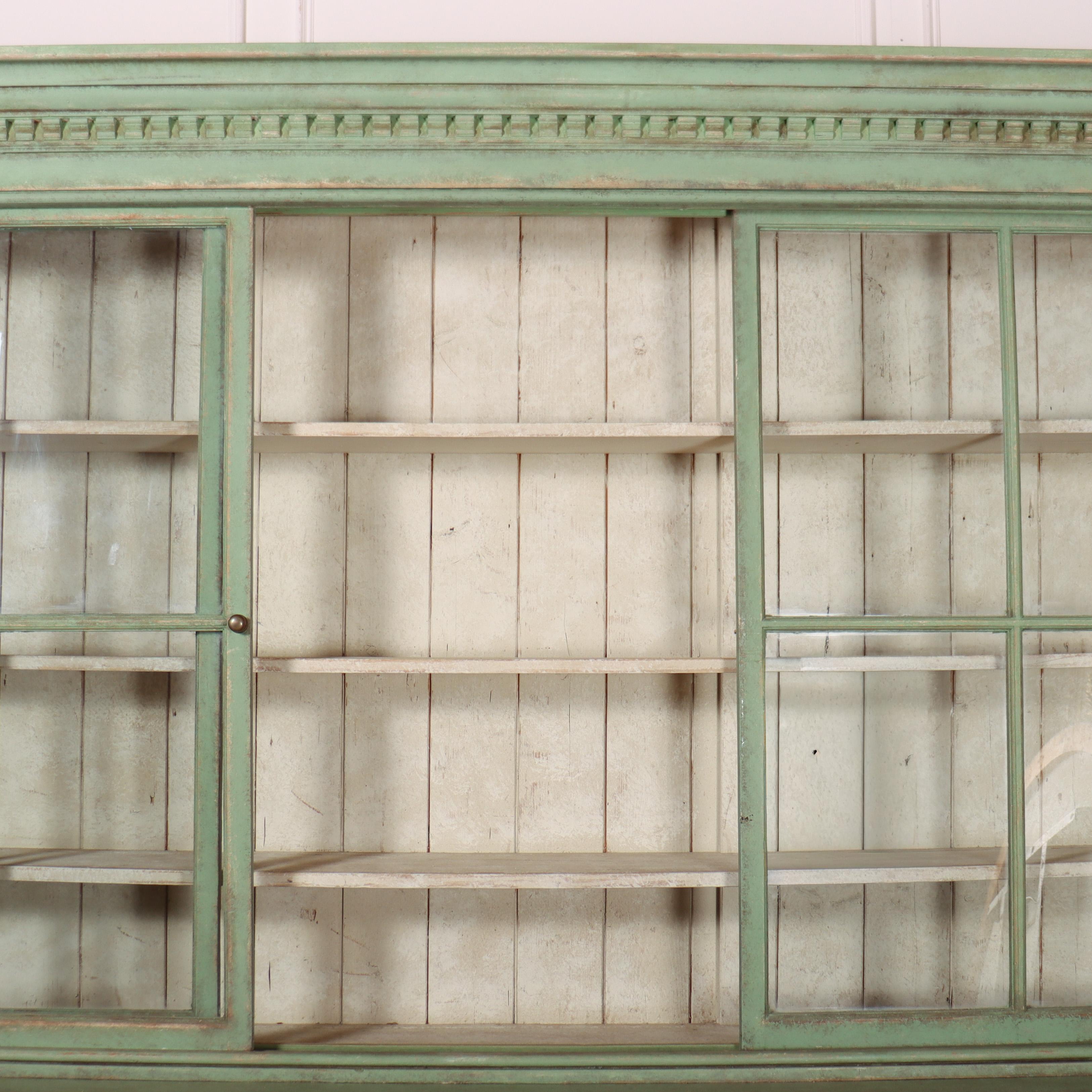 Comò della casa di campagna inglese in vendita 2