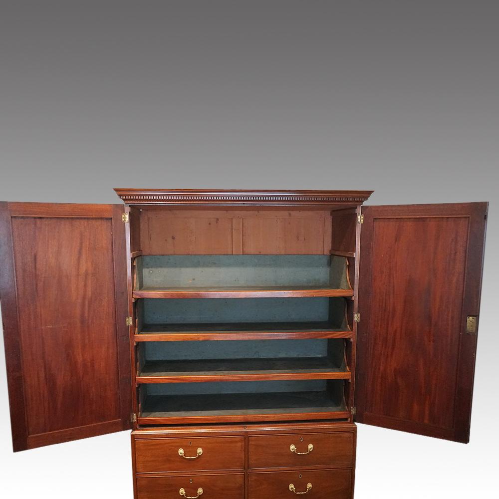 English Country House George III Mahogany Cupboard Press, circa 1795 For Sale 6