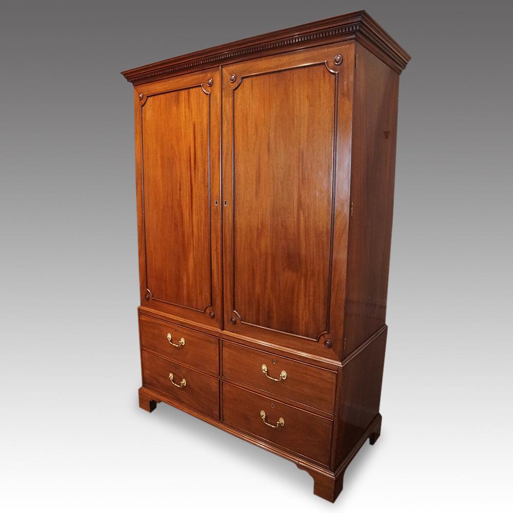 English Country House George III Mahogany Cupboard Press, circa 1795 For Sale 8