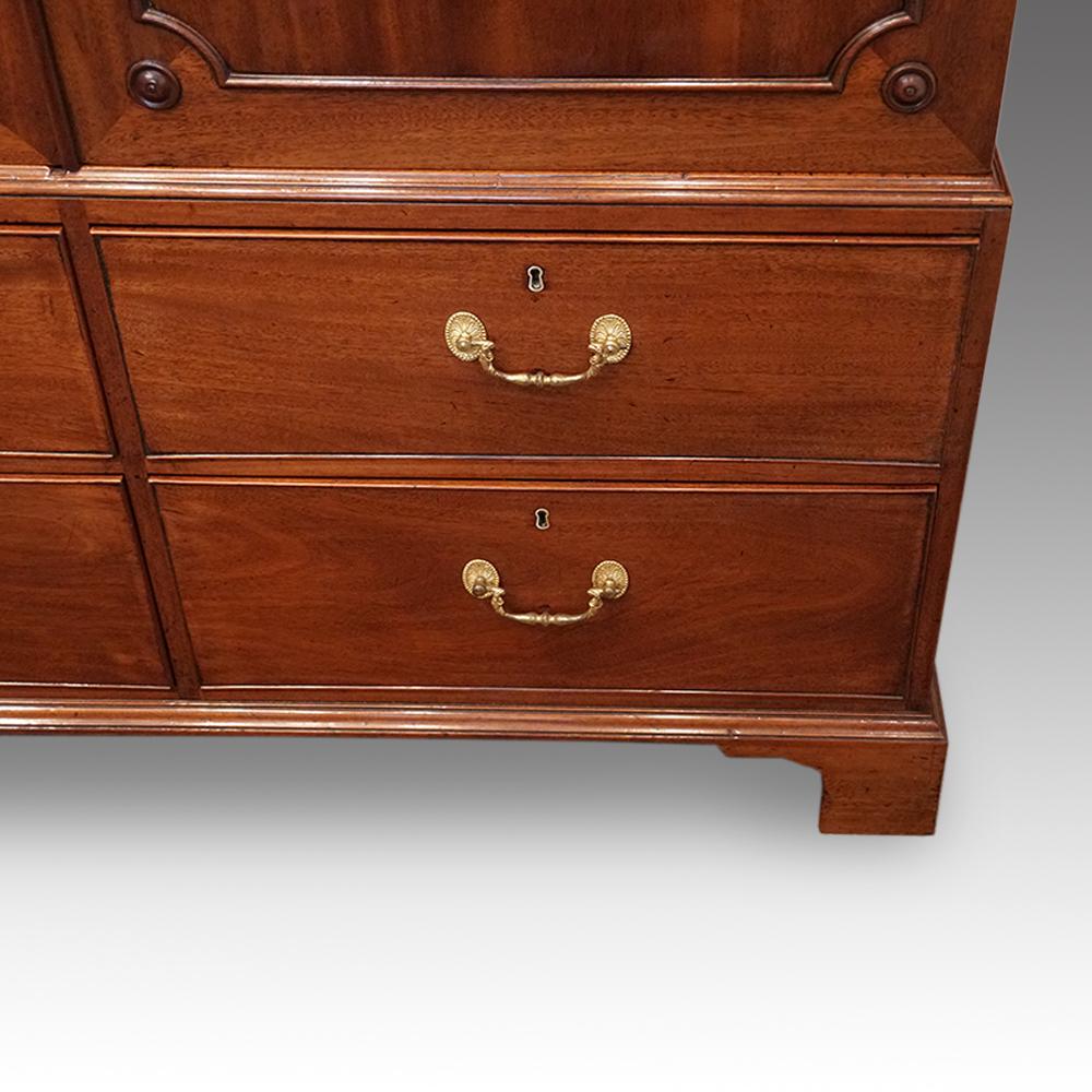English Country House George III Mahogany Cupboard Press, circa 1795 For Sale 1