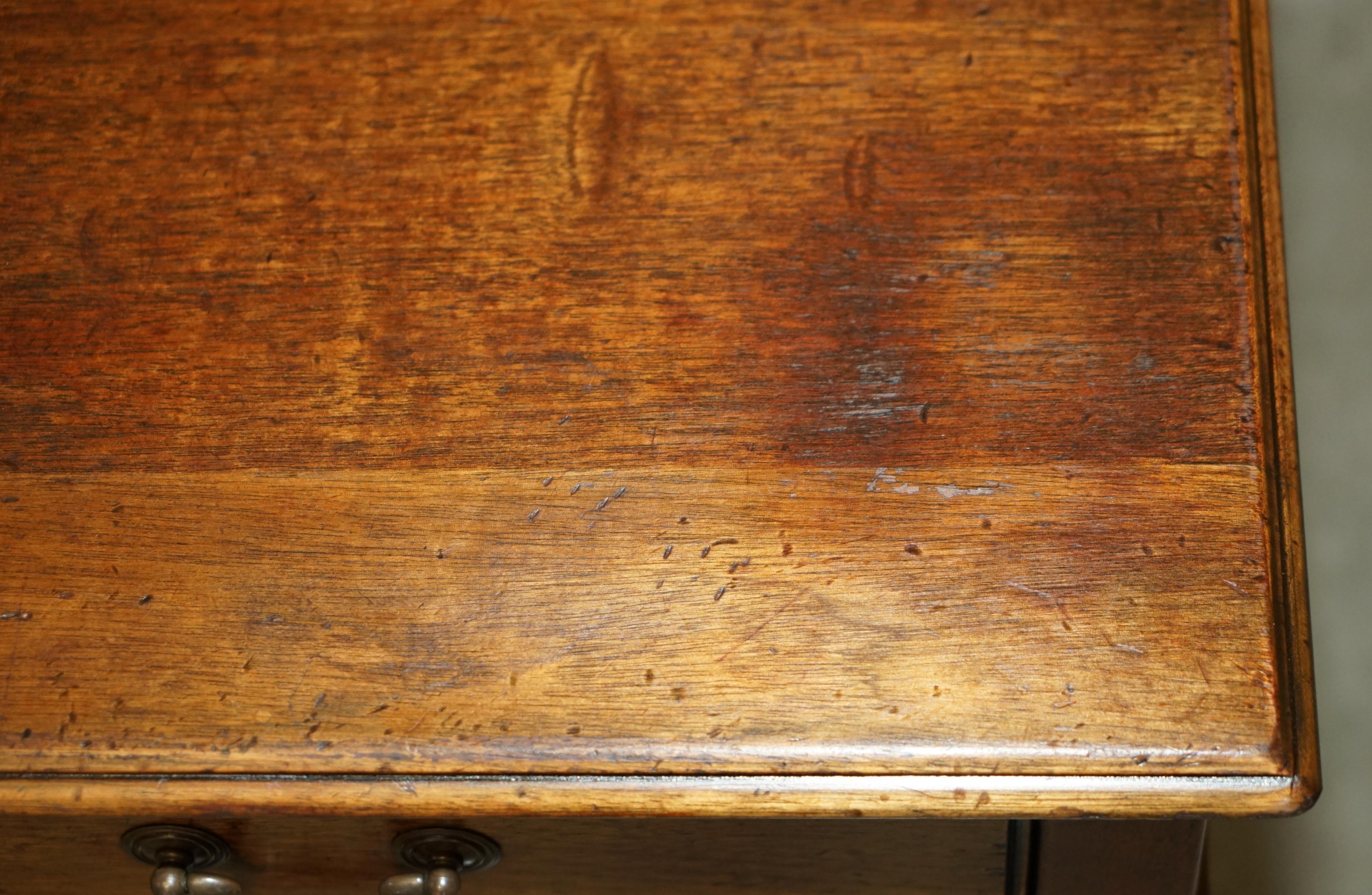 ENGLiSH COUNTRY HOUSE OAK CIRCA 1940'S SINGLE DRAWER SIDE OR OCCASIONAL TABLE For Sale 5