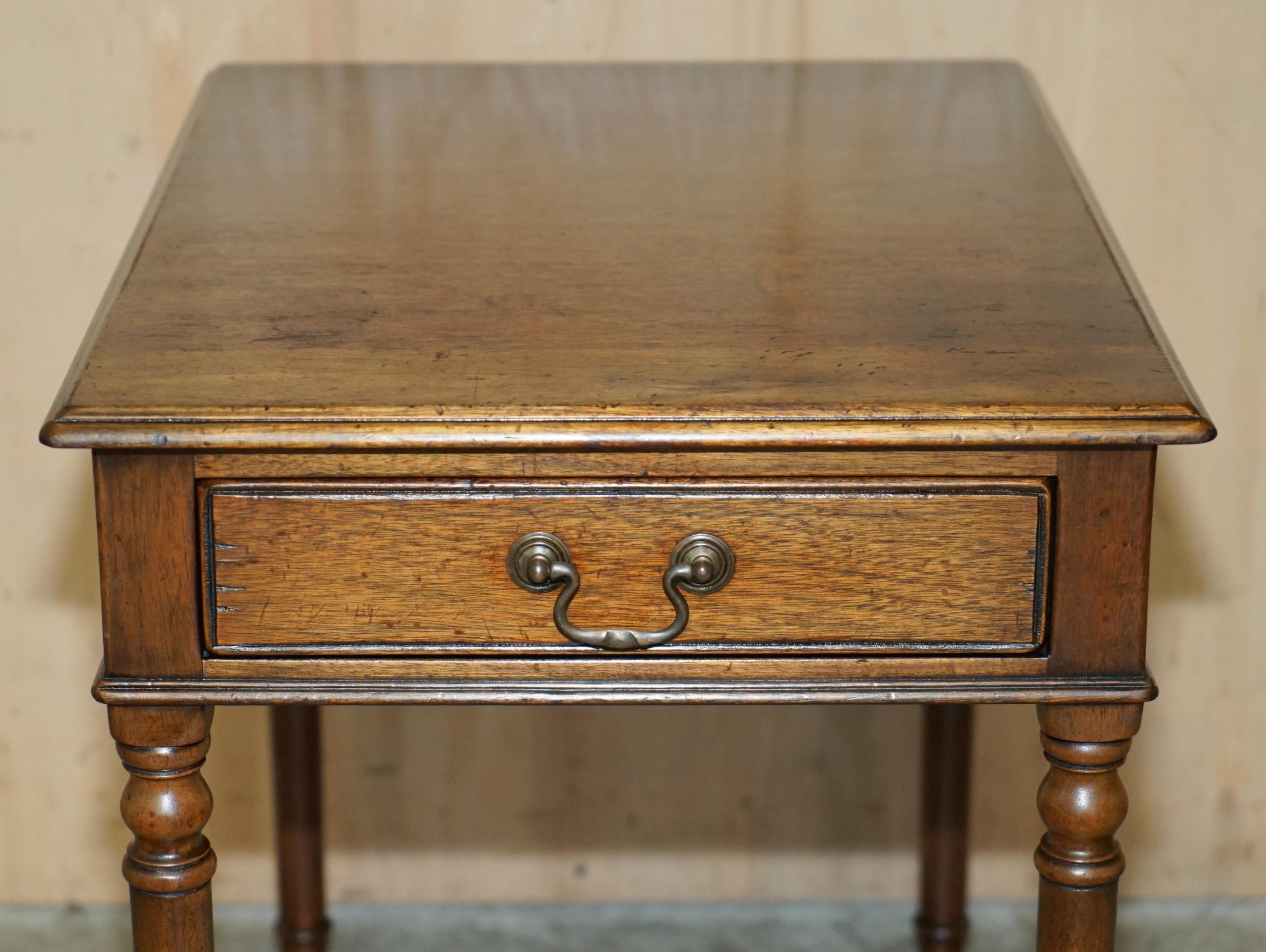 English ENGLiSH COUNTRY HOUSE OAK CIRCA 1940'S SINGLE DRAWER SIDE OR OCCASIONAL TABLE For Sale