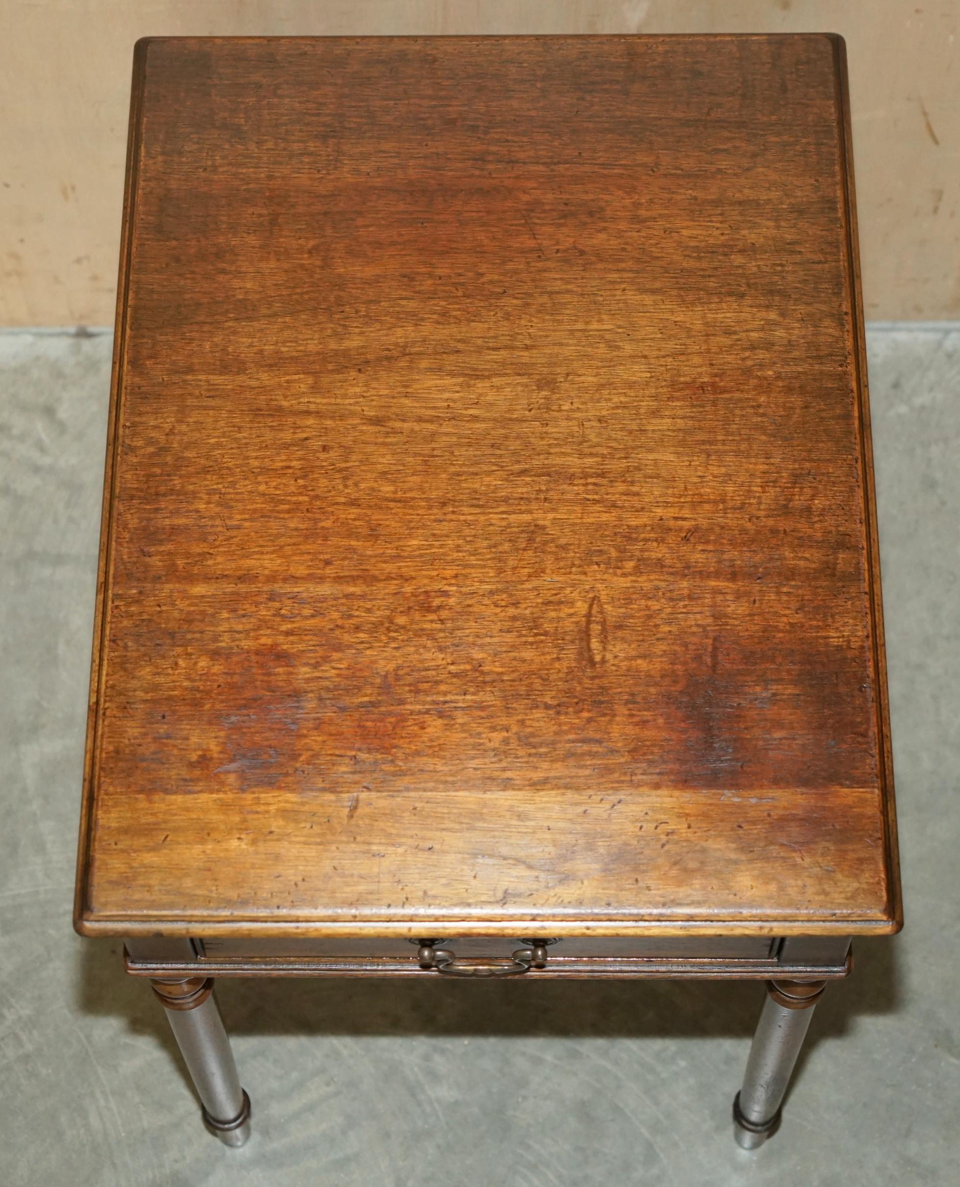 ENGLiSH COUNTRY HOUSE OAK CIRCA 1940'S SINGLE DRAWER SIDE OR OCCASIONAL TABLE For Sale 2