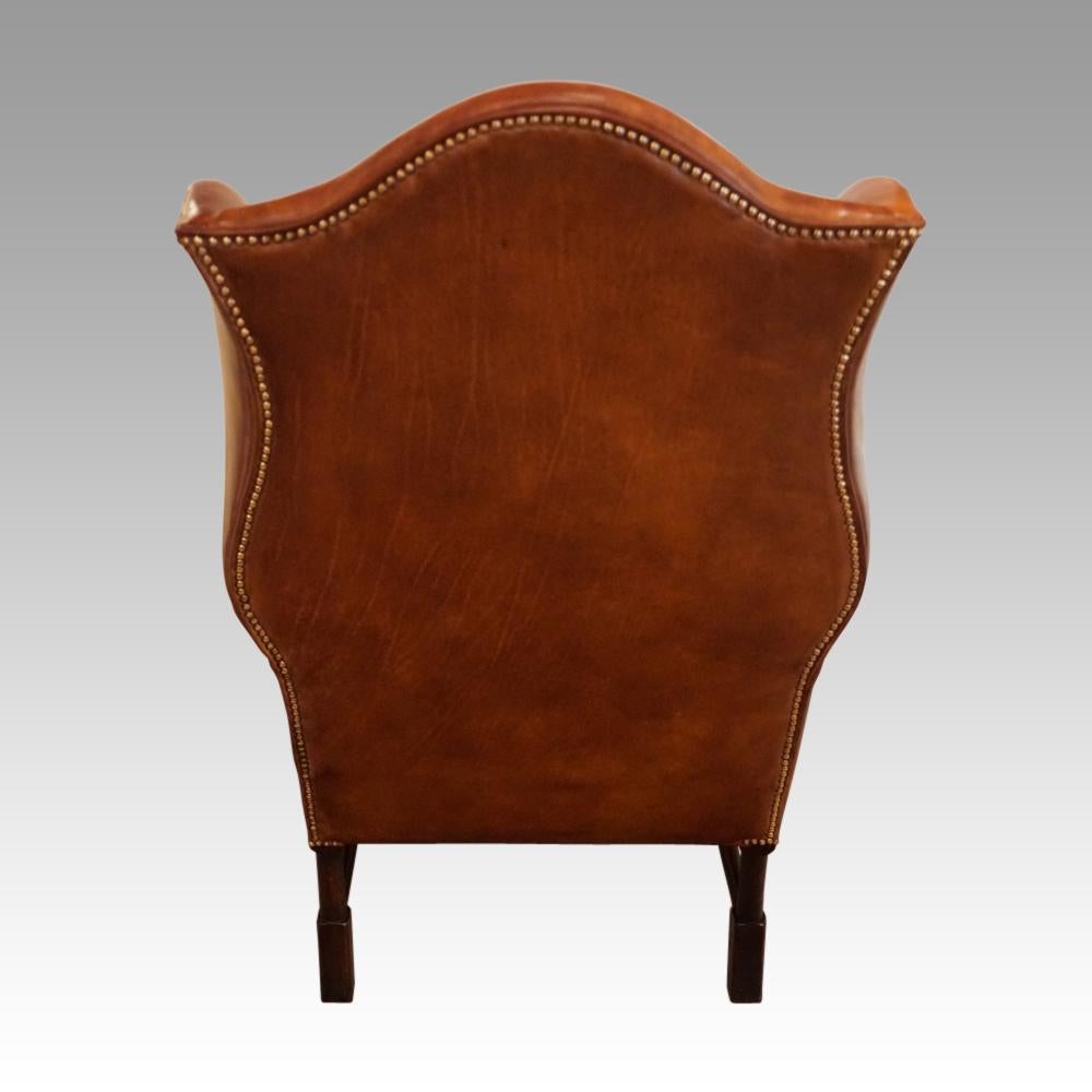 English Country House Pair of Georgian Style Leather Wing Chairs, circa 1920 For Sale 3