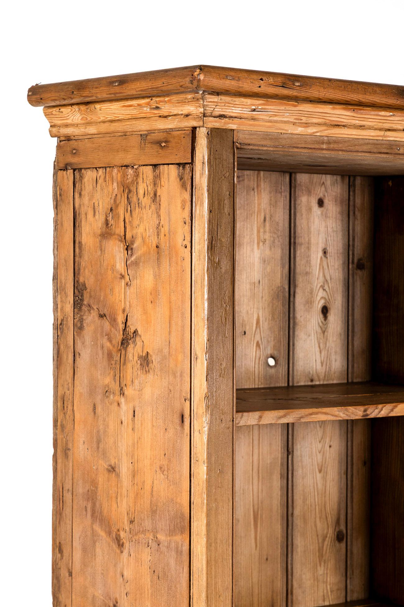 Englisches Landhaus Bücherregal aus Kiefer im Angebot 3