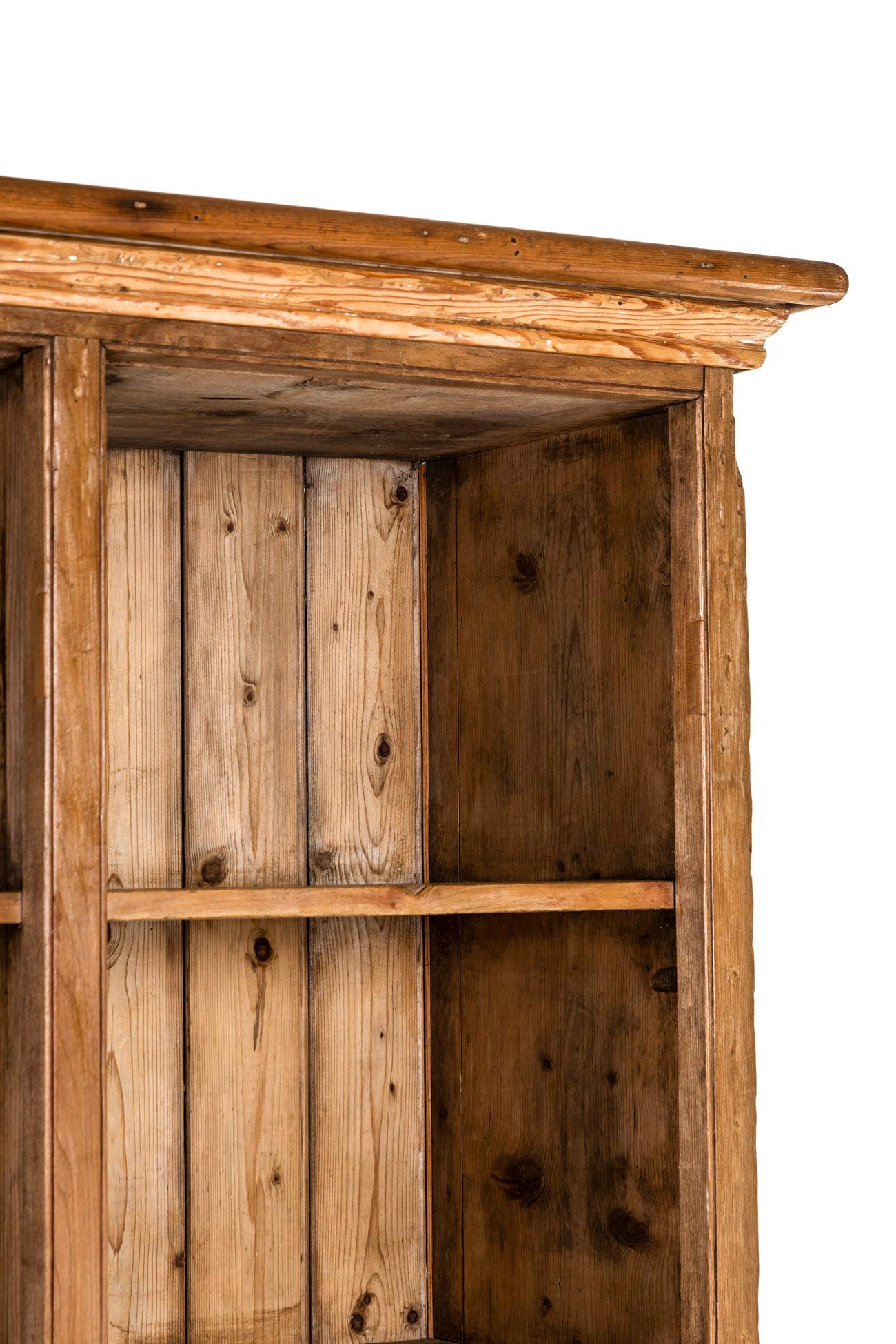 Englisches Landhaus Bücherregal aus Kiefer im Angebot 4