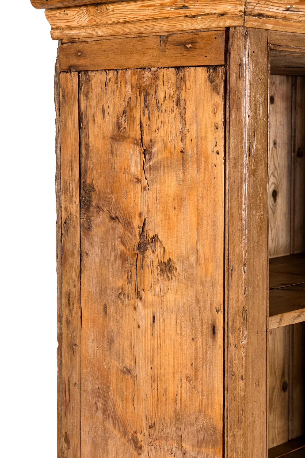 Englisches Landhaus Bücherregal aus Kiefer im Angebot 1