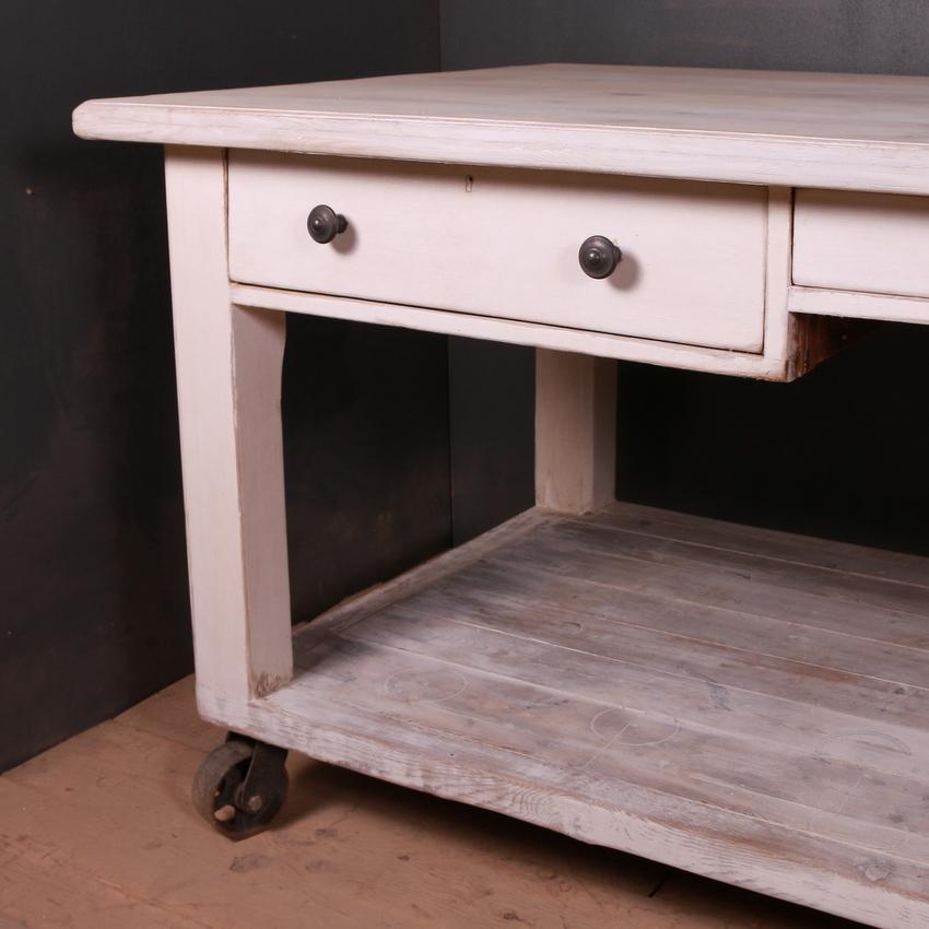 English Country House Preparation Table In Good Condition In Leamington Spa, Warwickshire