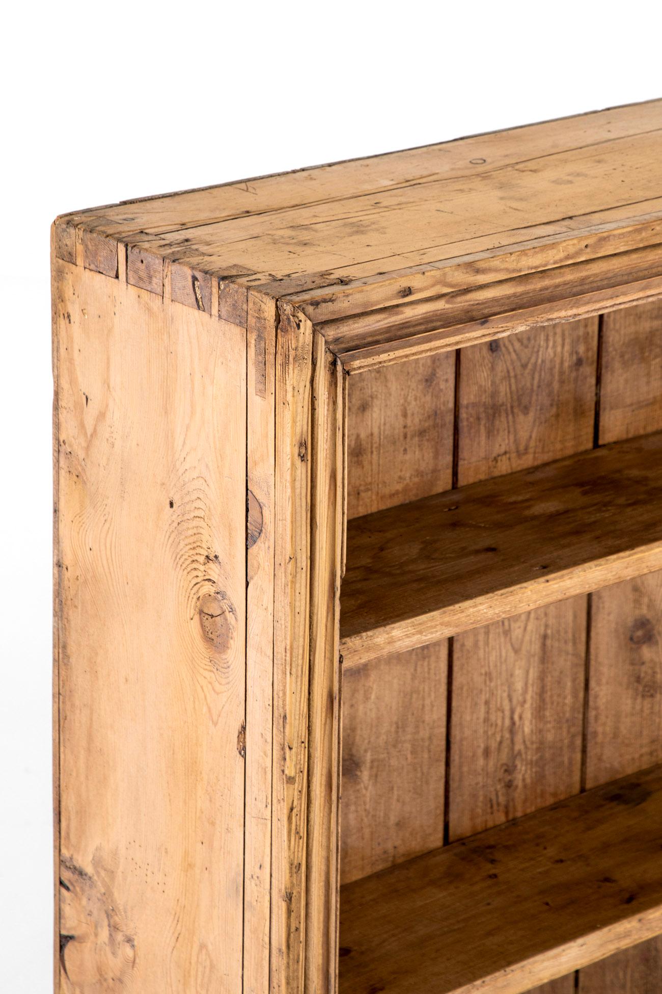 Credenza o libreria in pino vittoriano della casa di campagna inglese in vendita 2